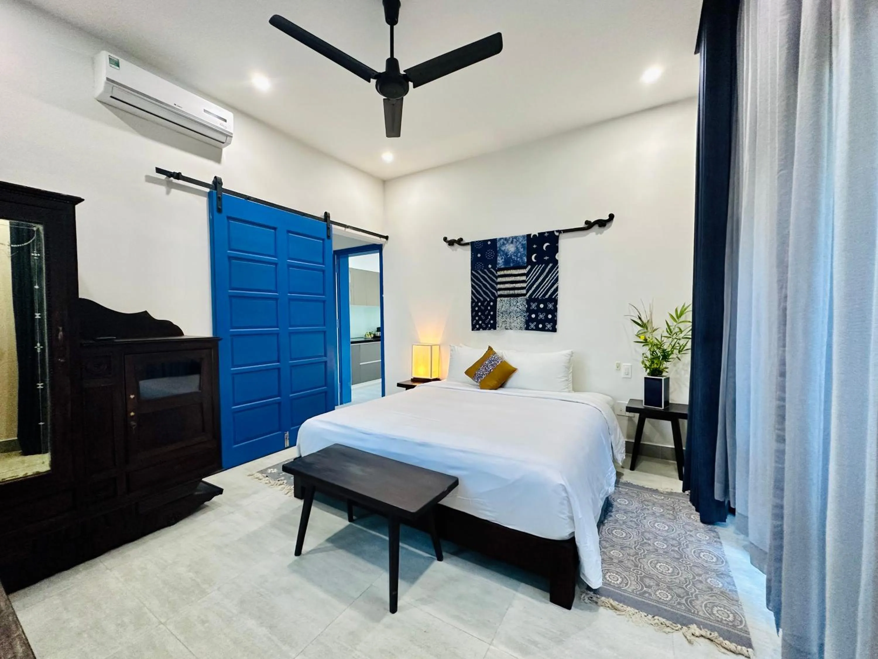 Photo of the whole room, Bed in Chez Mimosa Rice Field Retreat