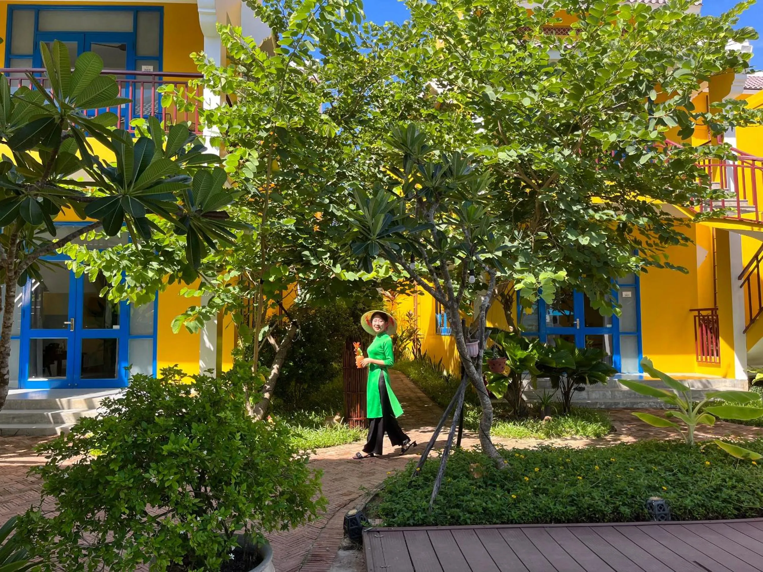 People in Chez Mimosa Rice Field Retreat
