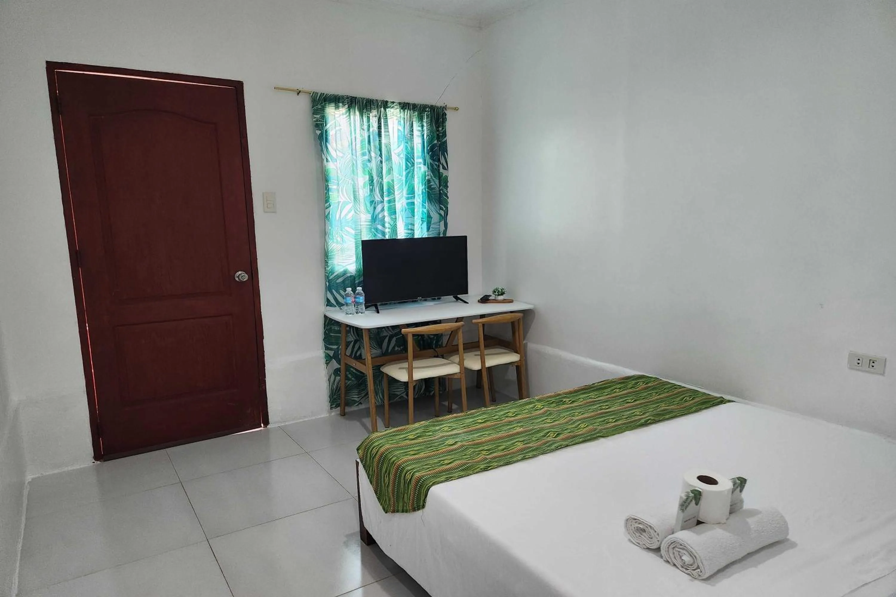 Bed in Green Dale's Travellers Inn Puerto Princesa