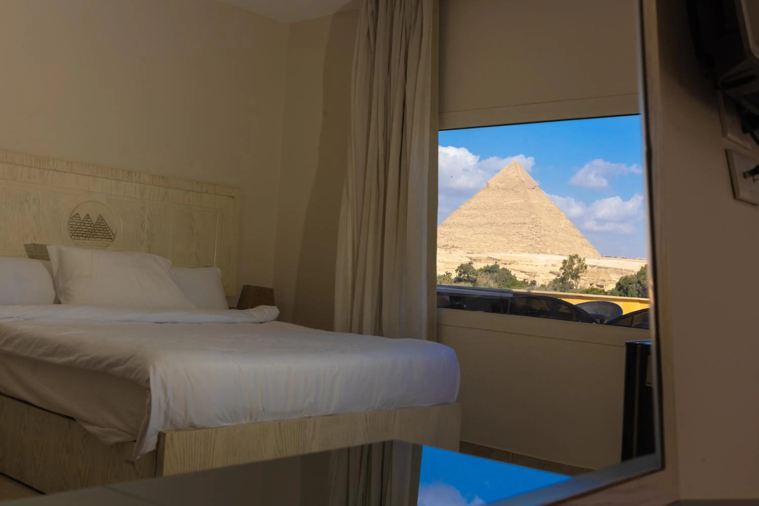 Balcony/Terrace, Bed in Pyramids Land Hotel