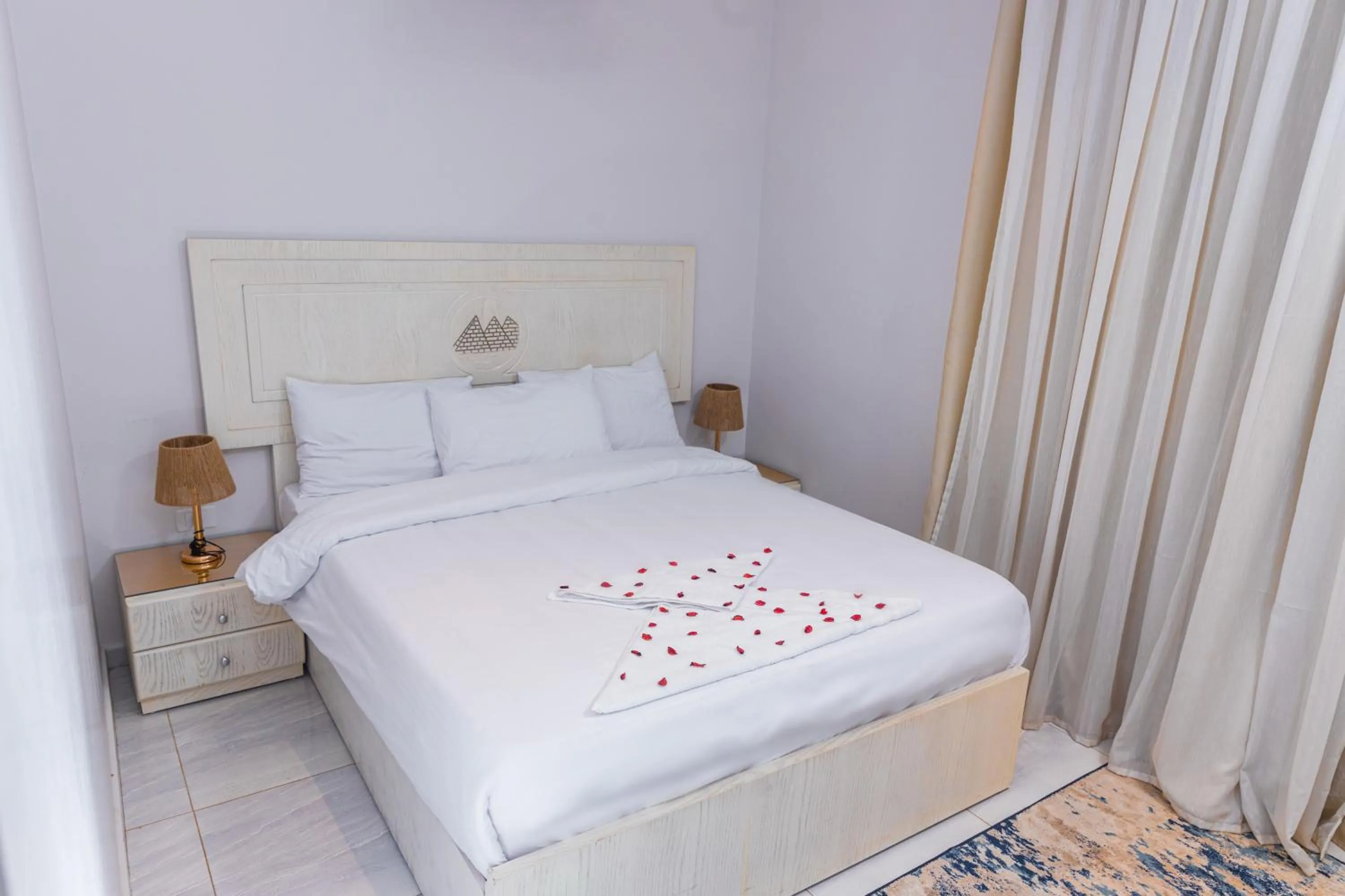 Bed in Pyramids Land Hotel