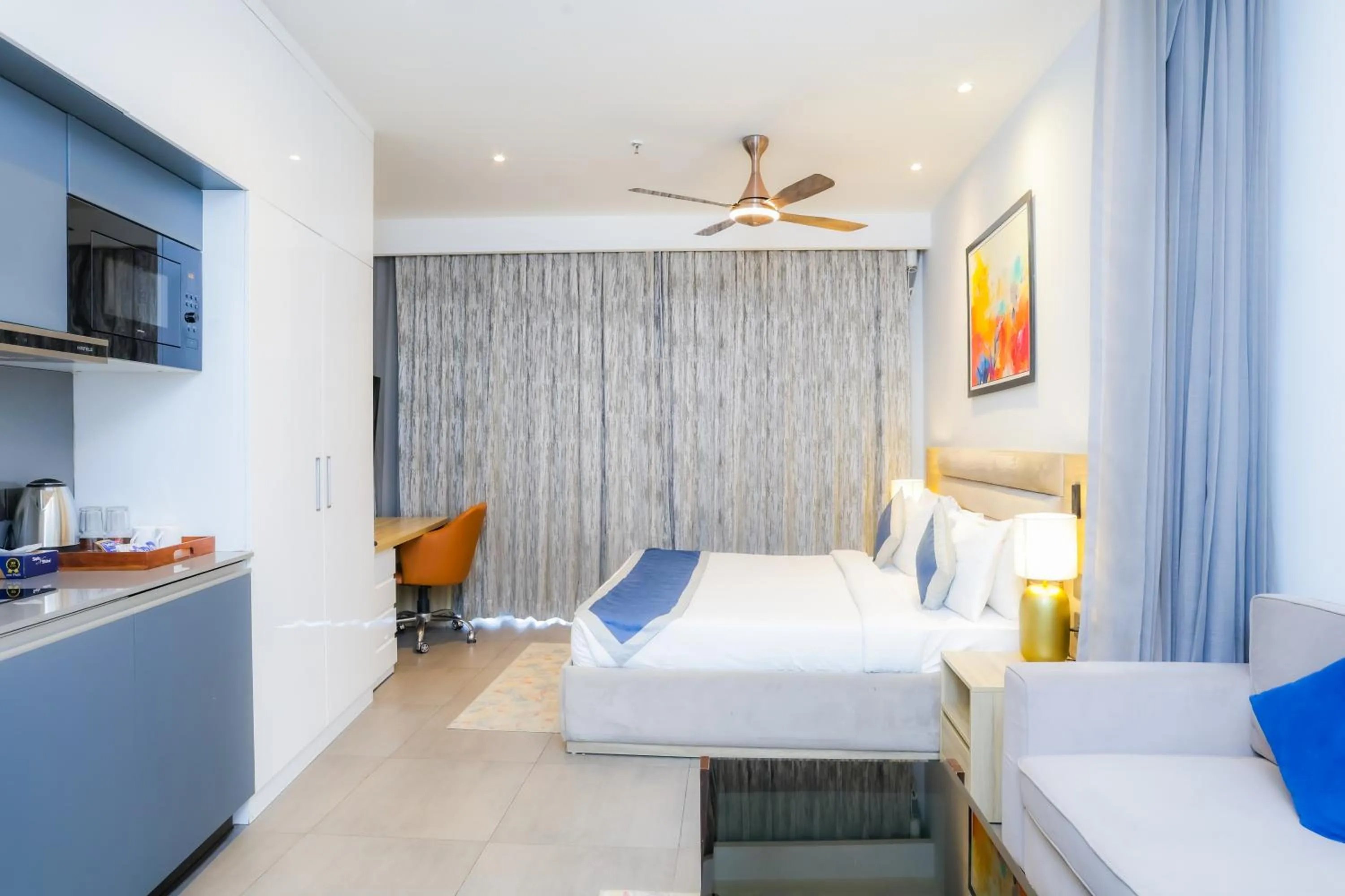 Bedroom, Bed in Hotel Livbox at Supernova