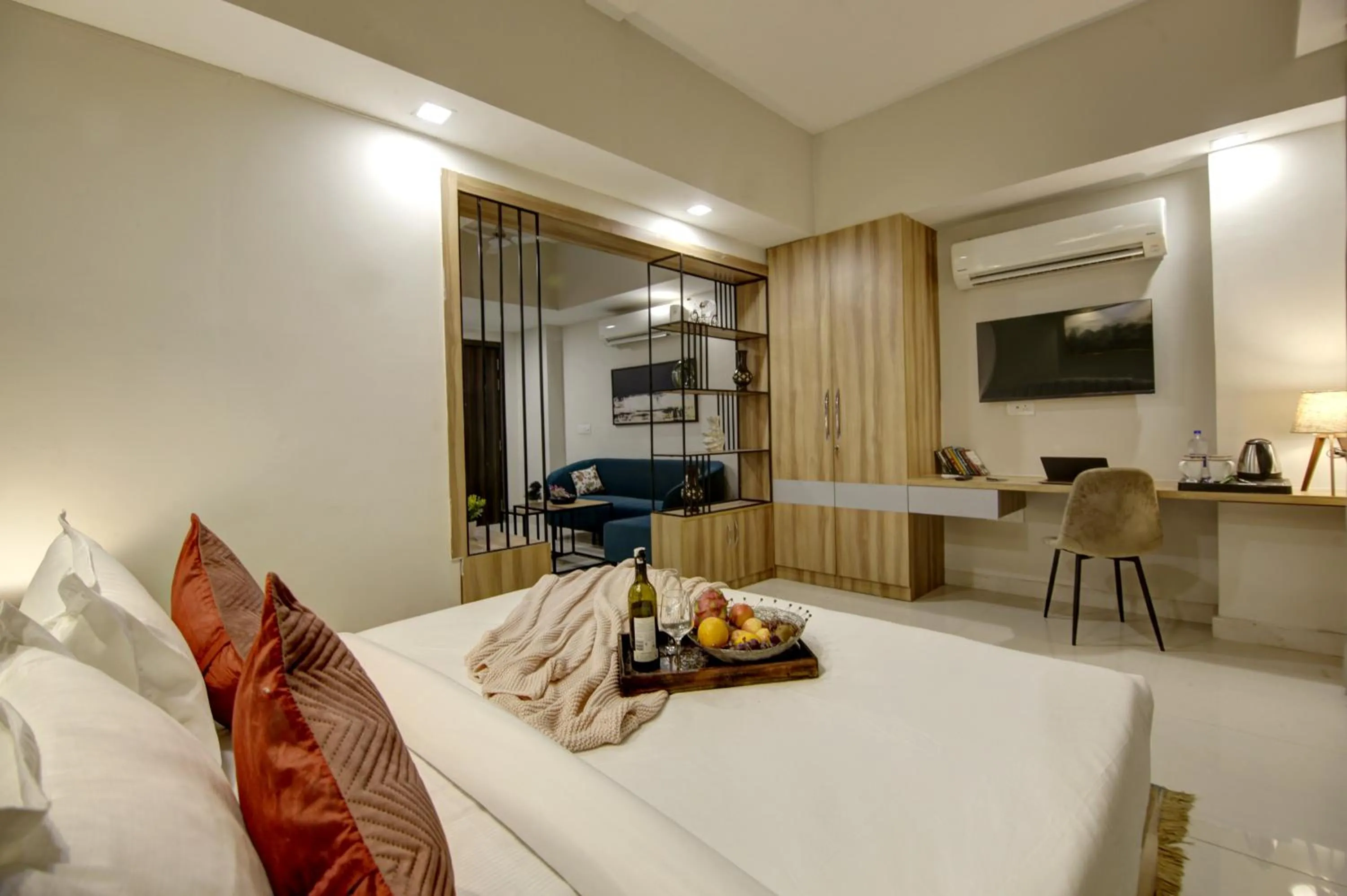 TV and multimedia in Saltstayz Premier - Golf Course Extension Road