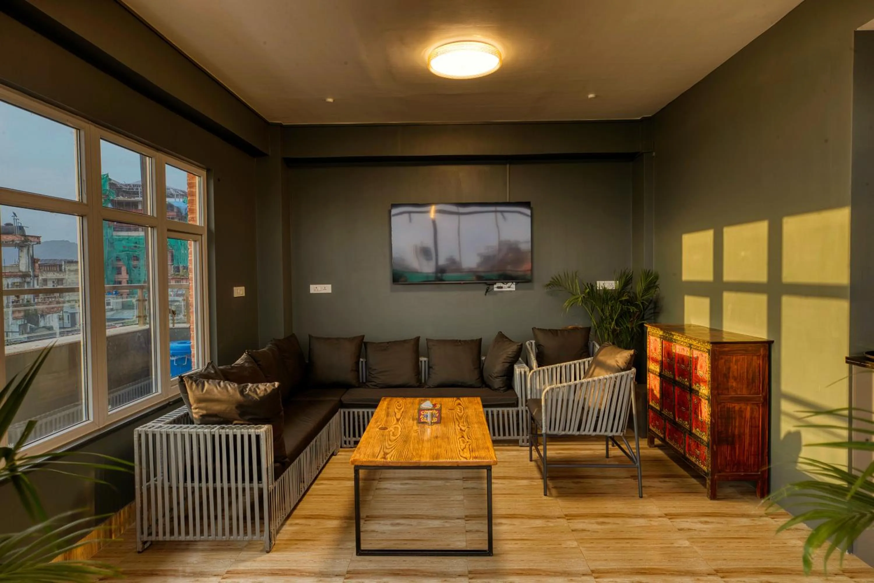 Restaurant/places to eat in Studio16