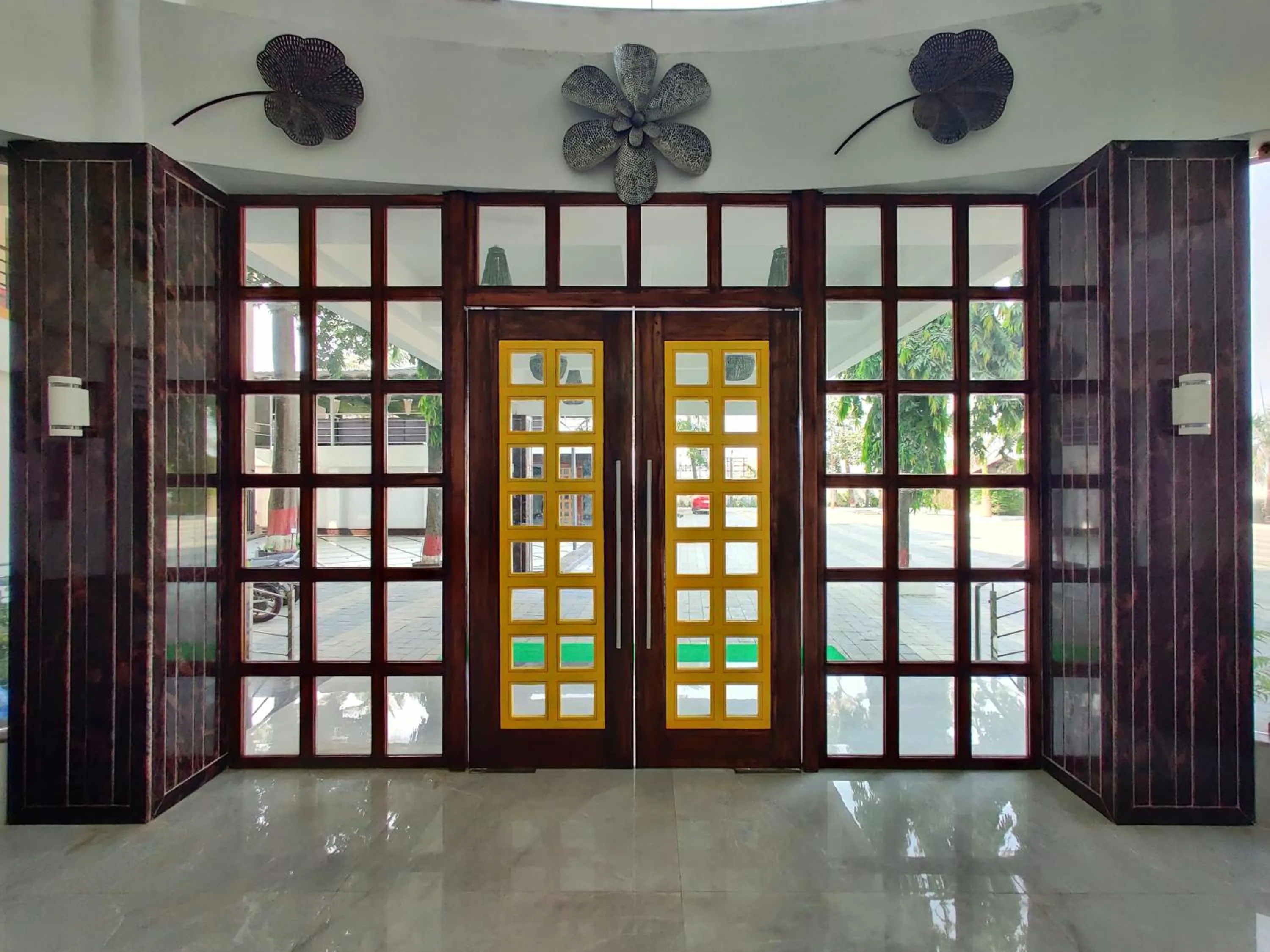 Facade/entrance in Golden Chariot Hotel Daman