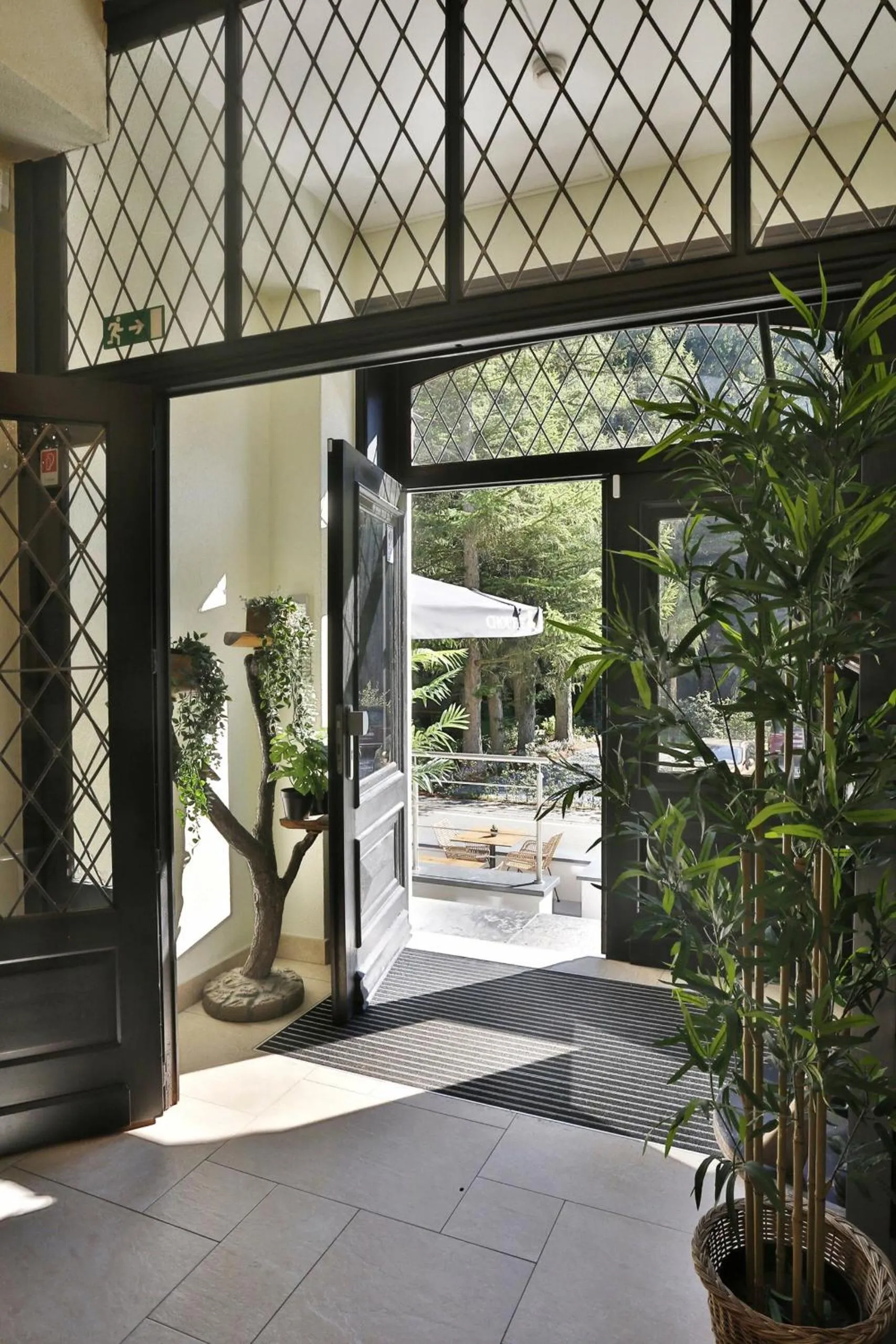 Patio in Hotel L'ermitage