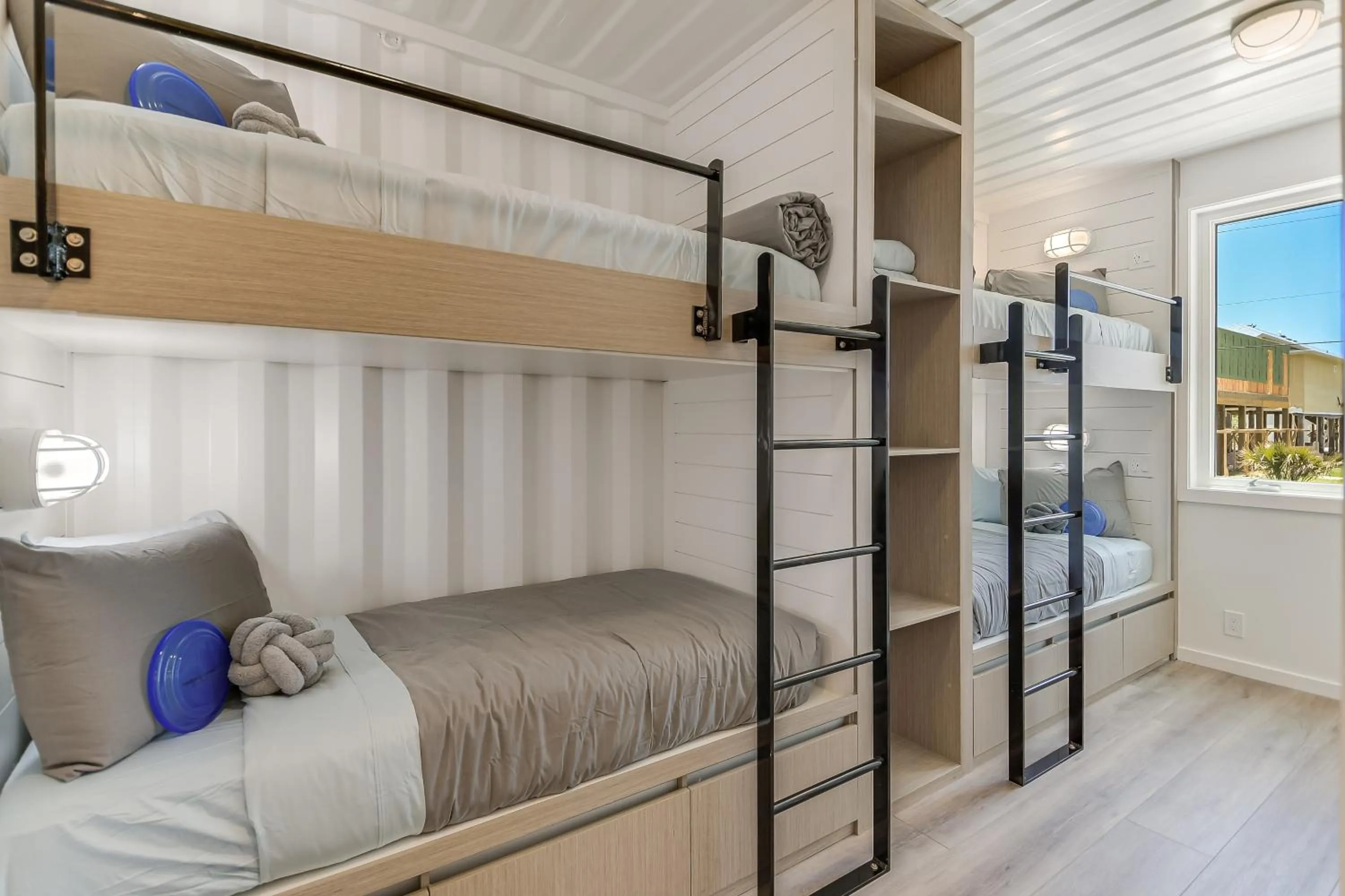 Other, Bed in Modern by the Sea Red ES1518