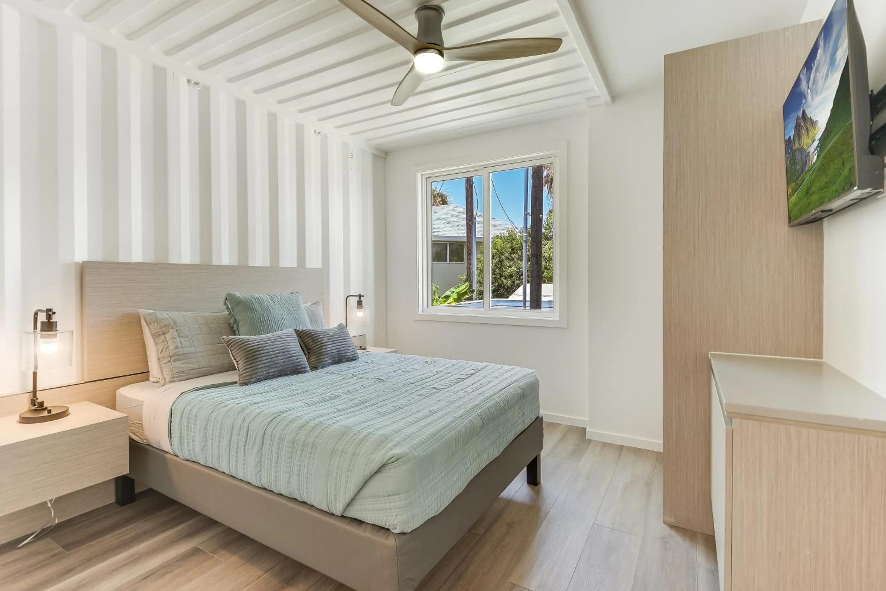 Other, Bed in Modern by the Sea Red ES1518