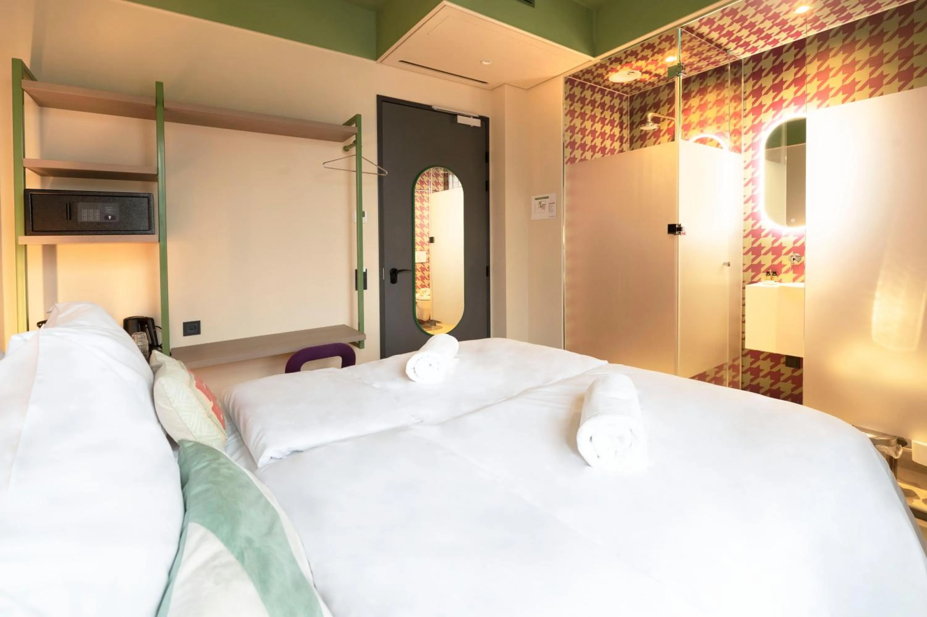 Photo of the whole room, Bed in City Hotel Rembrandt Square - Just renovated