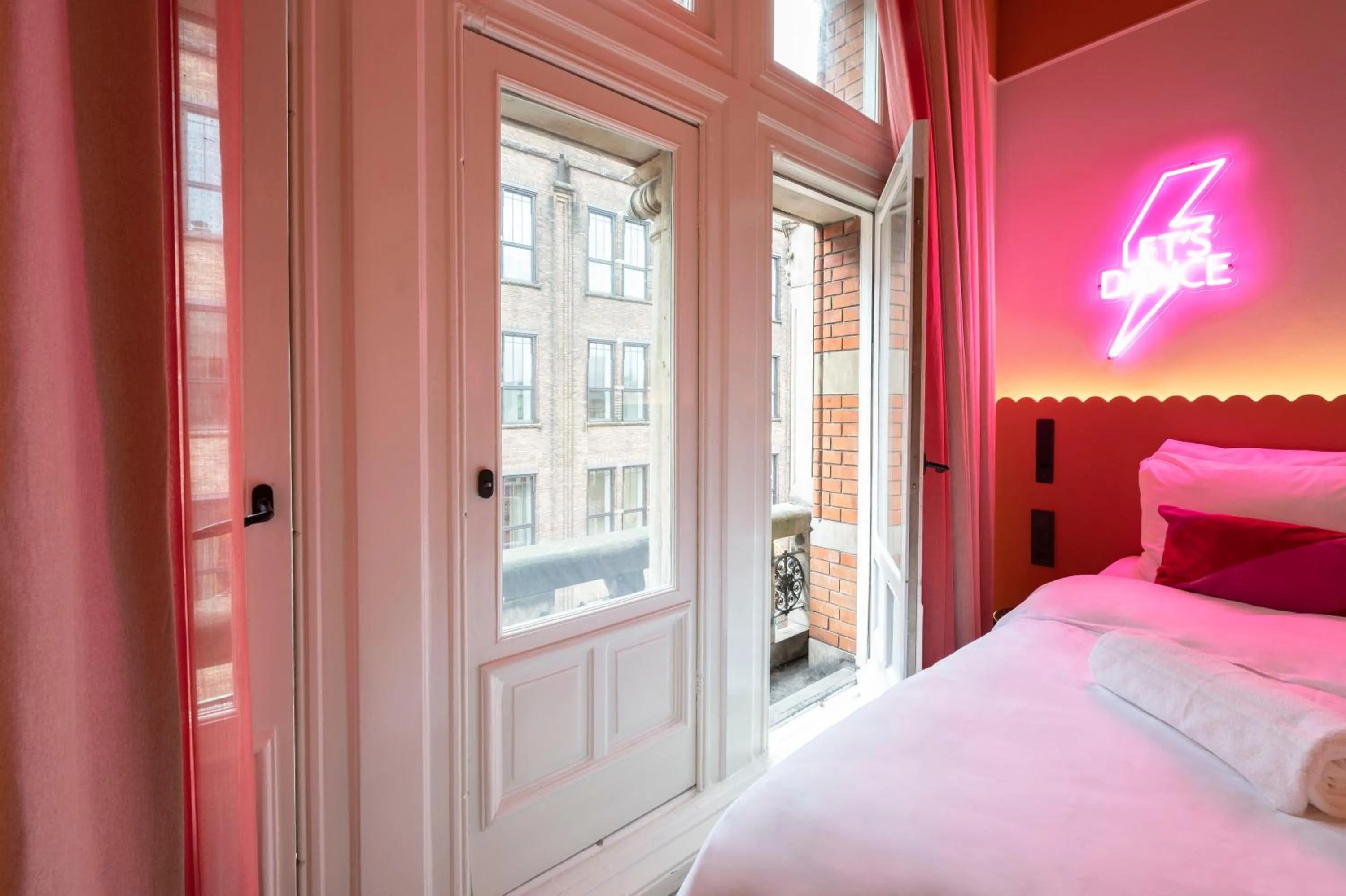Bed in City Hotel Rembrandt Square - Just renovated