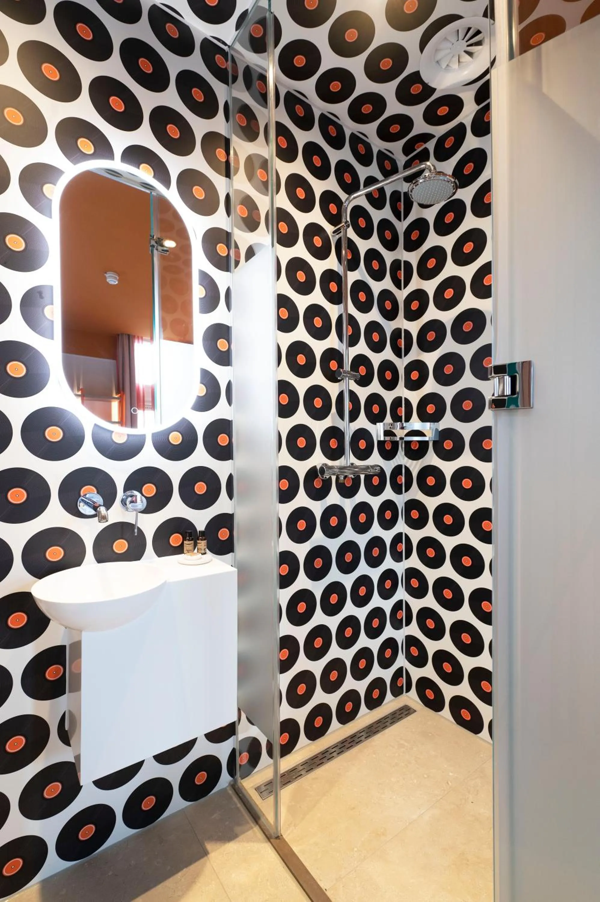 Shower in City Hotel Rembrandt Square - Just renovated