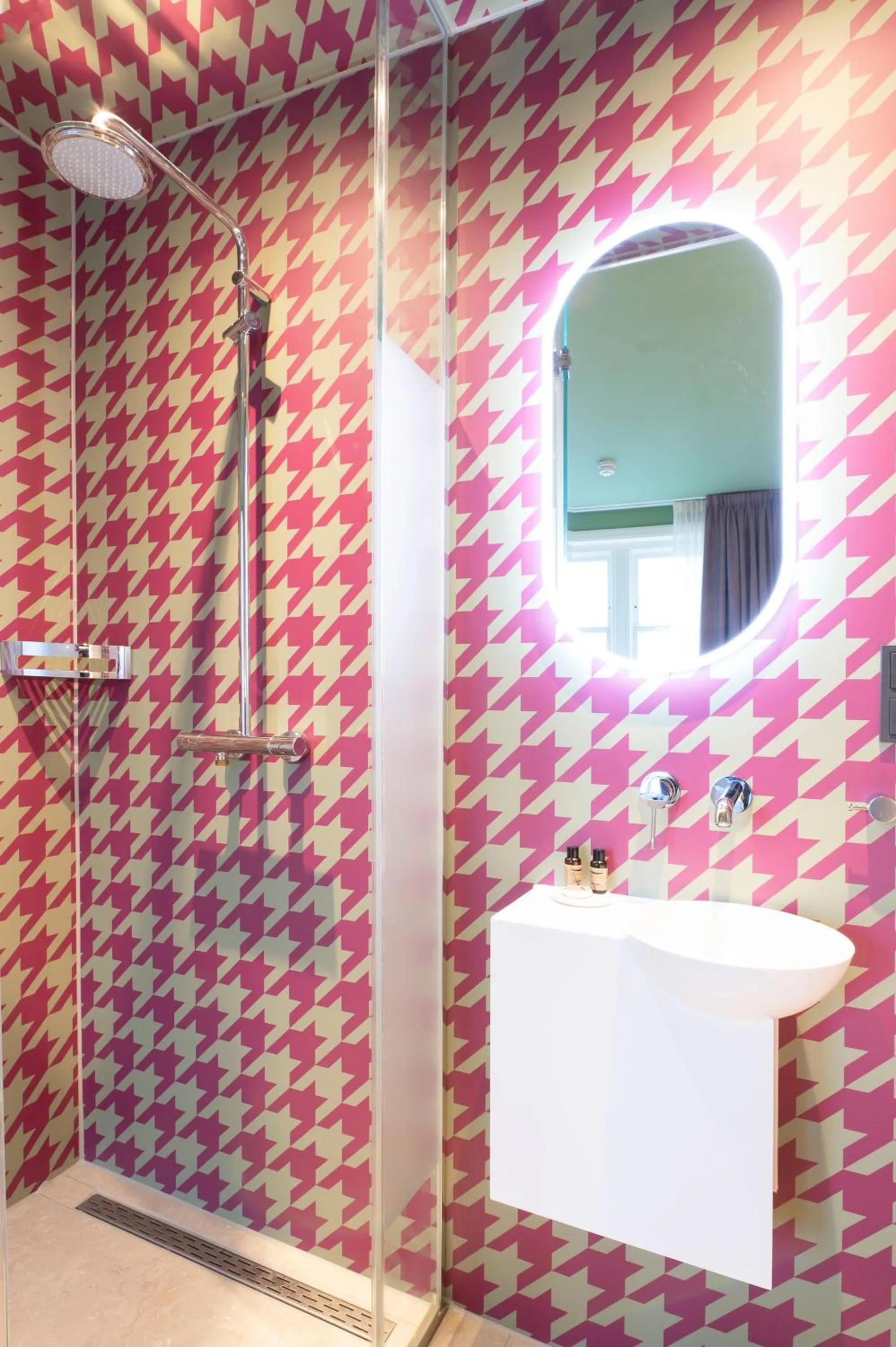 Bathroom in City Hotel Rembrandt Square - Just renovated