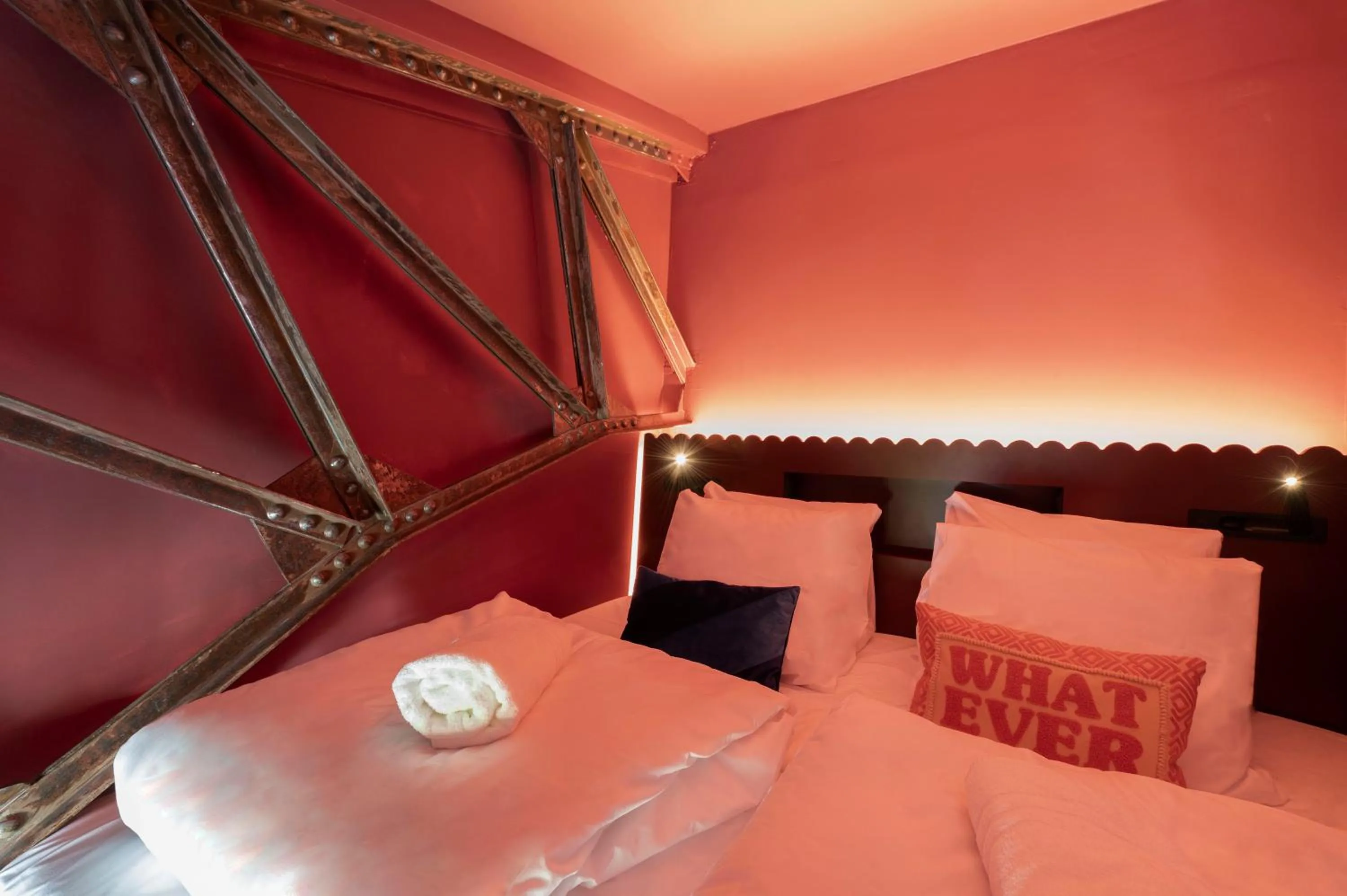 Bed in City Hotel Rembrandt Square - Just renovated