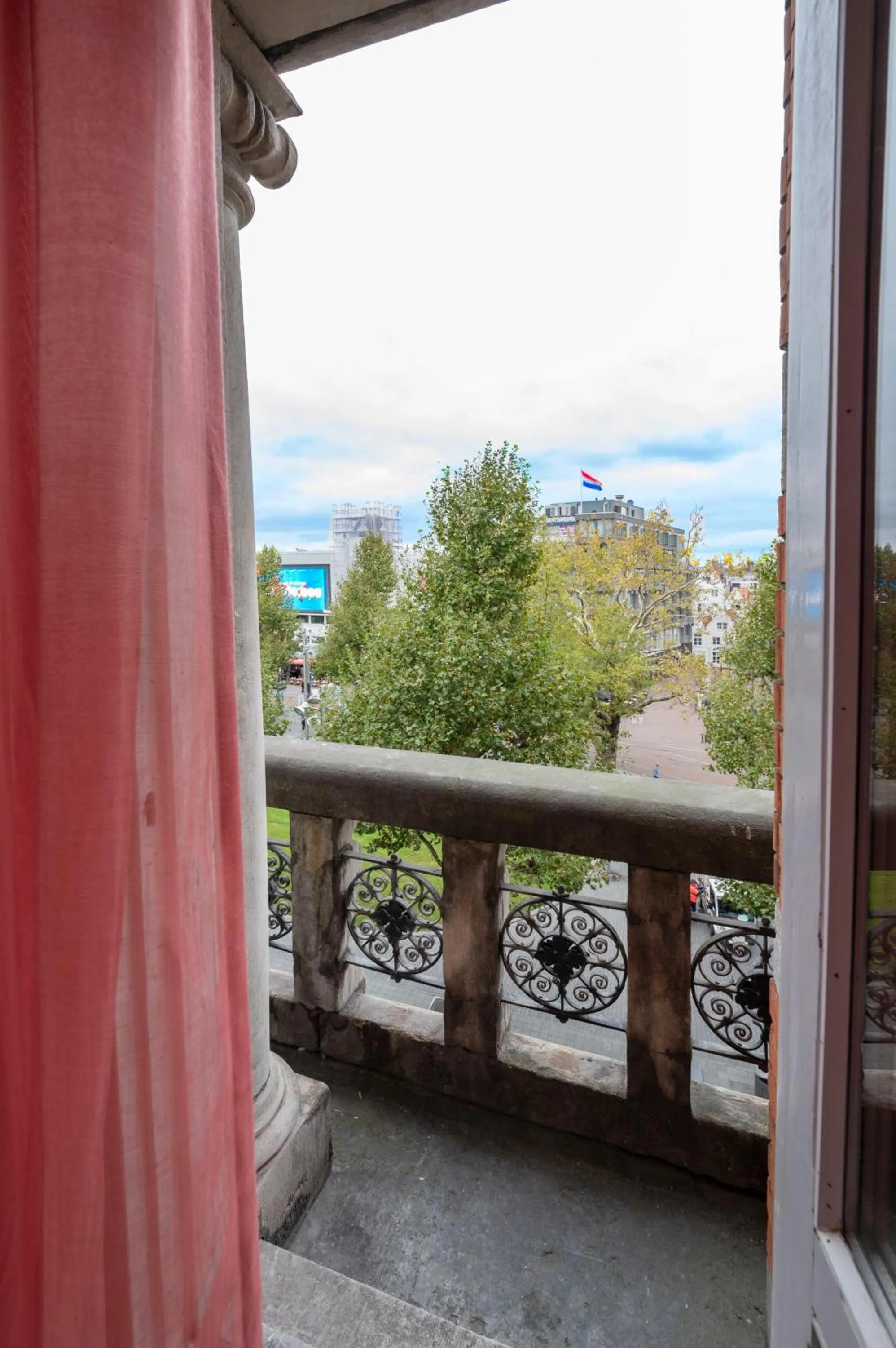 Day in City Hotel Rembrandt Square - Just renovated