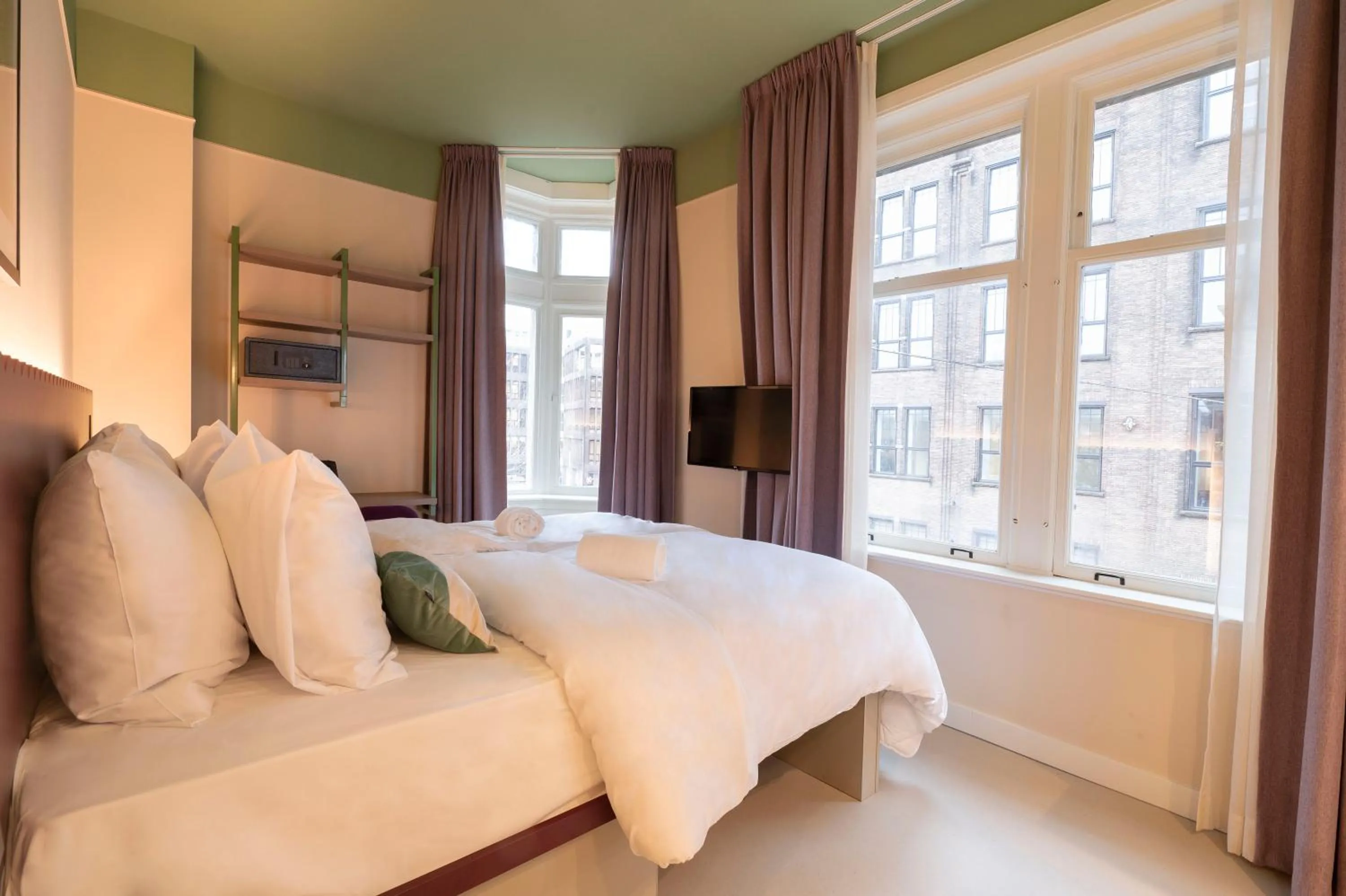 Bed in City Hotel Rembrandt Square - Just renovated