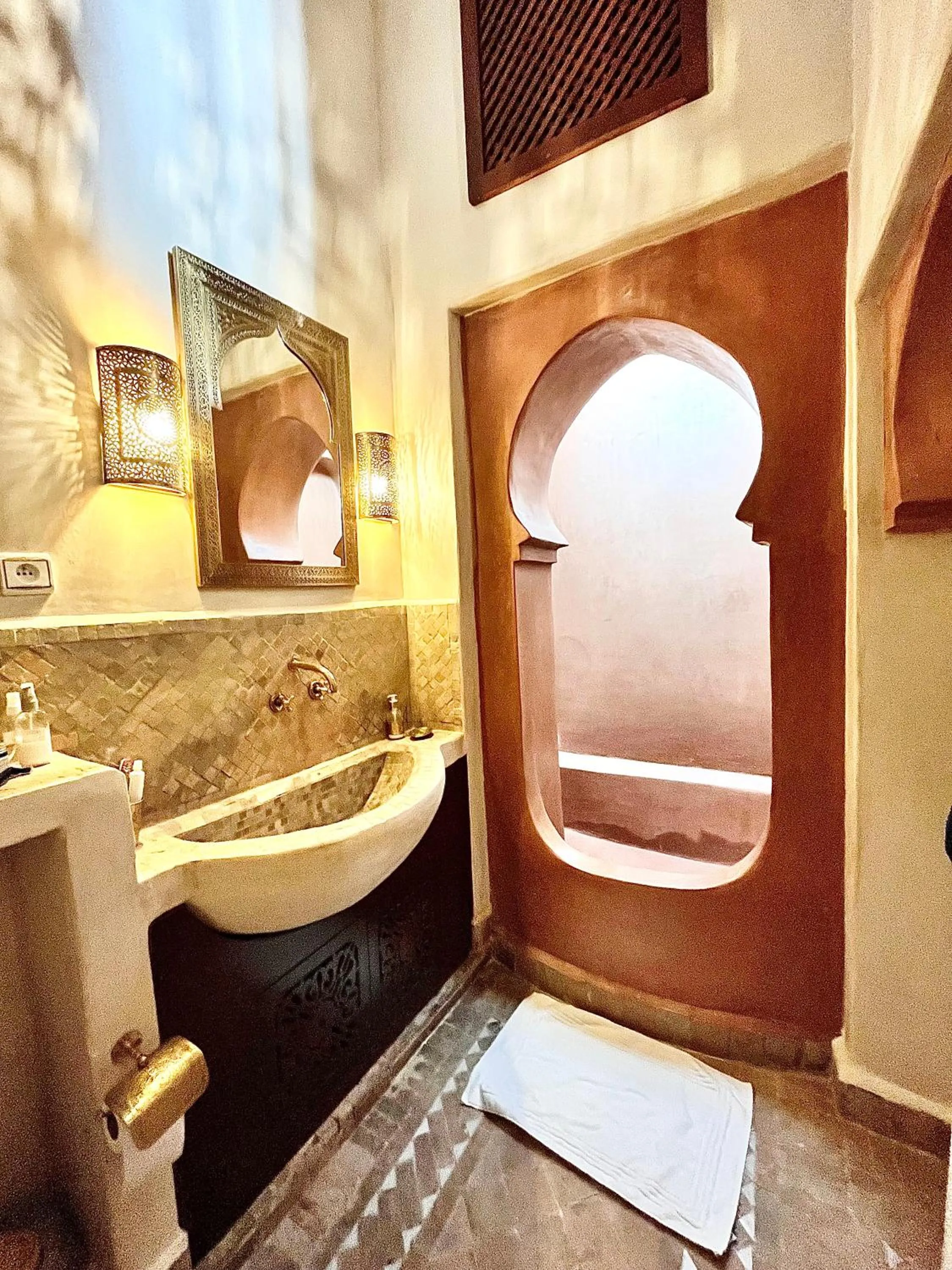 Shower in Riad Dar Zaouia