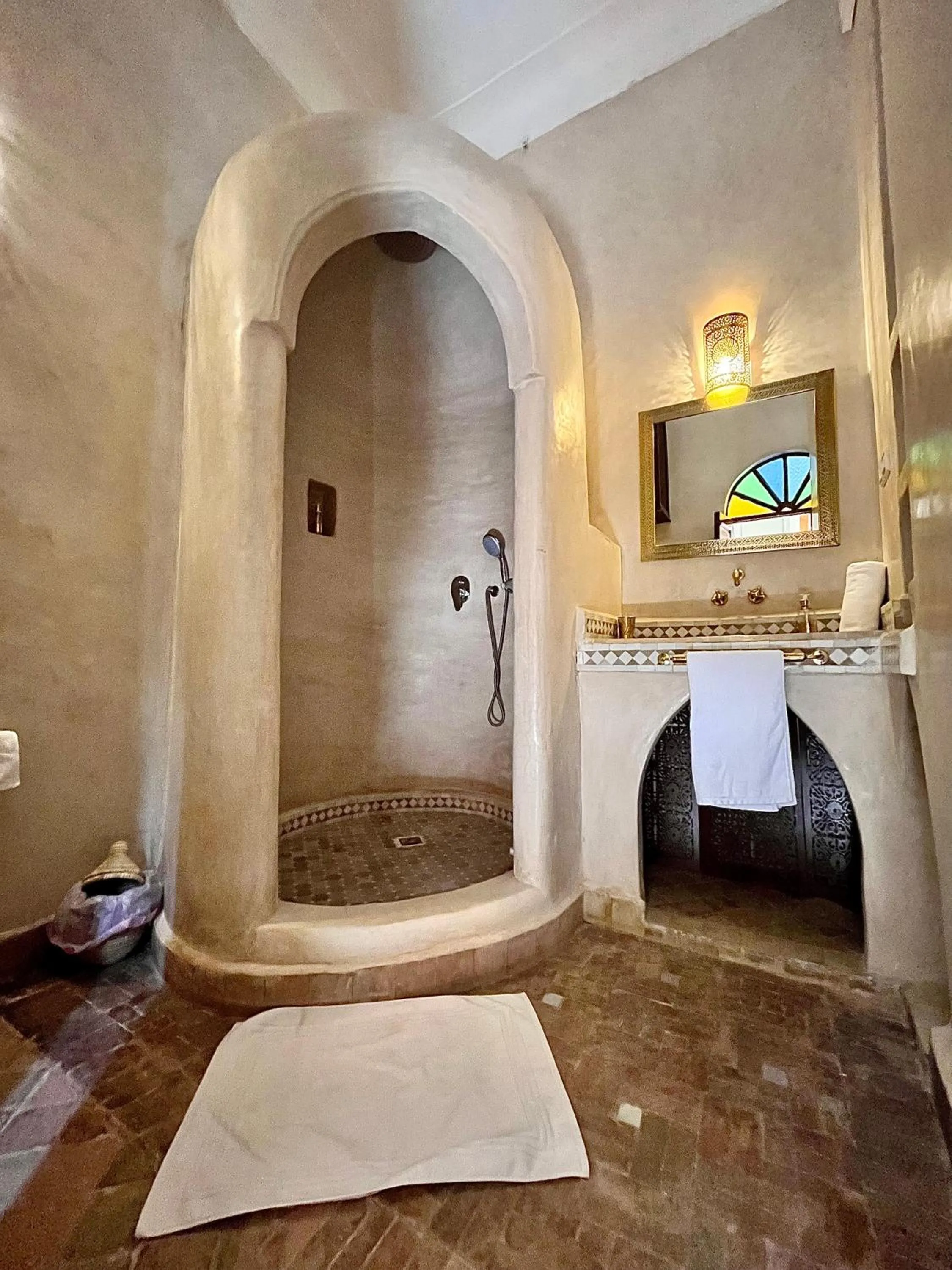 Shower in Riad Dar Zaouia
