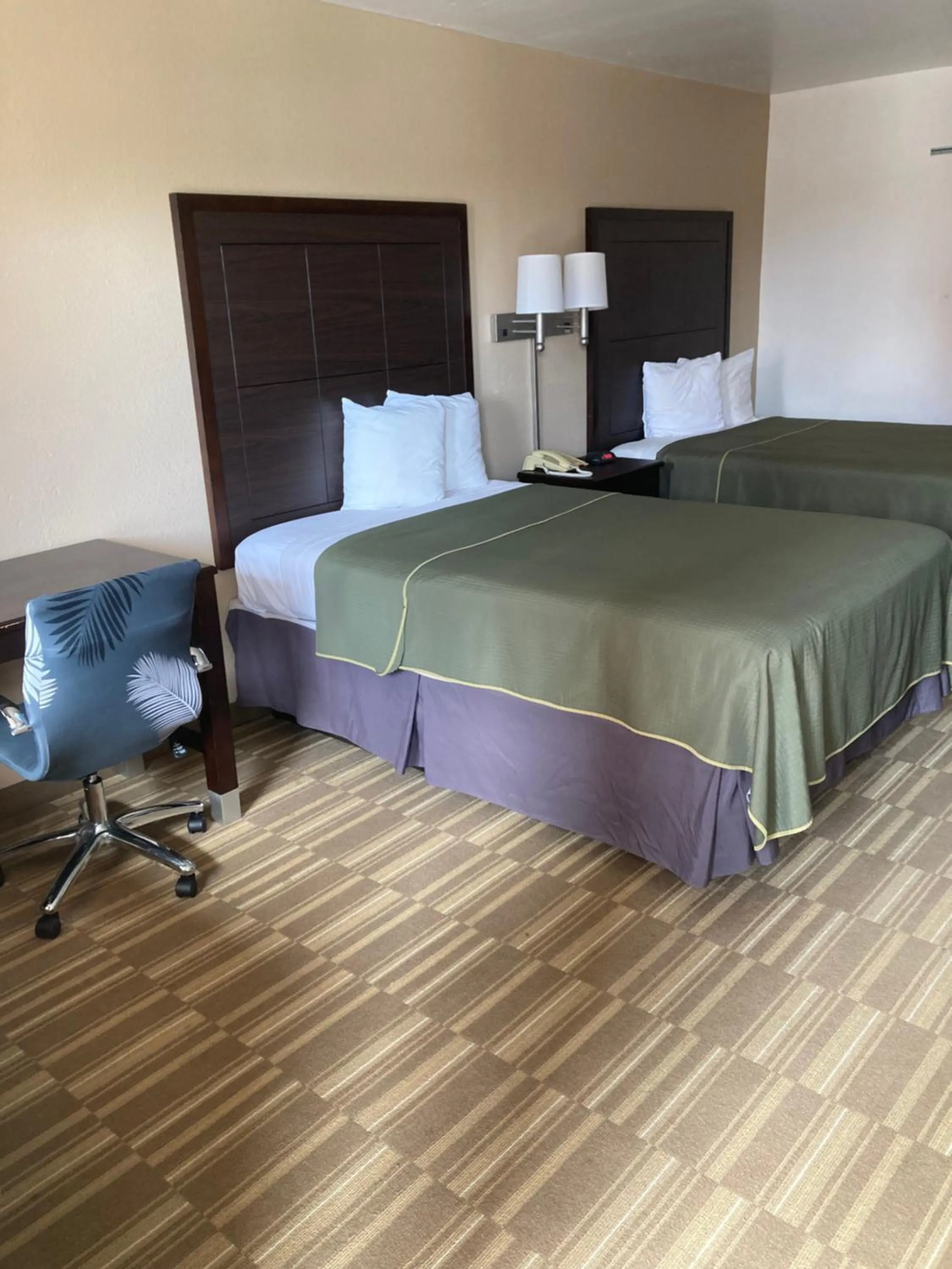 Bedroom, Bed in Americas Best Value Inn Clute