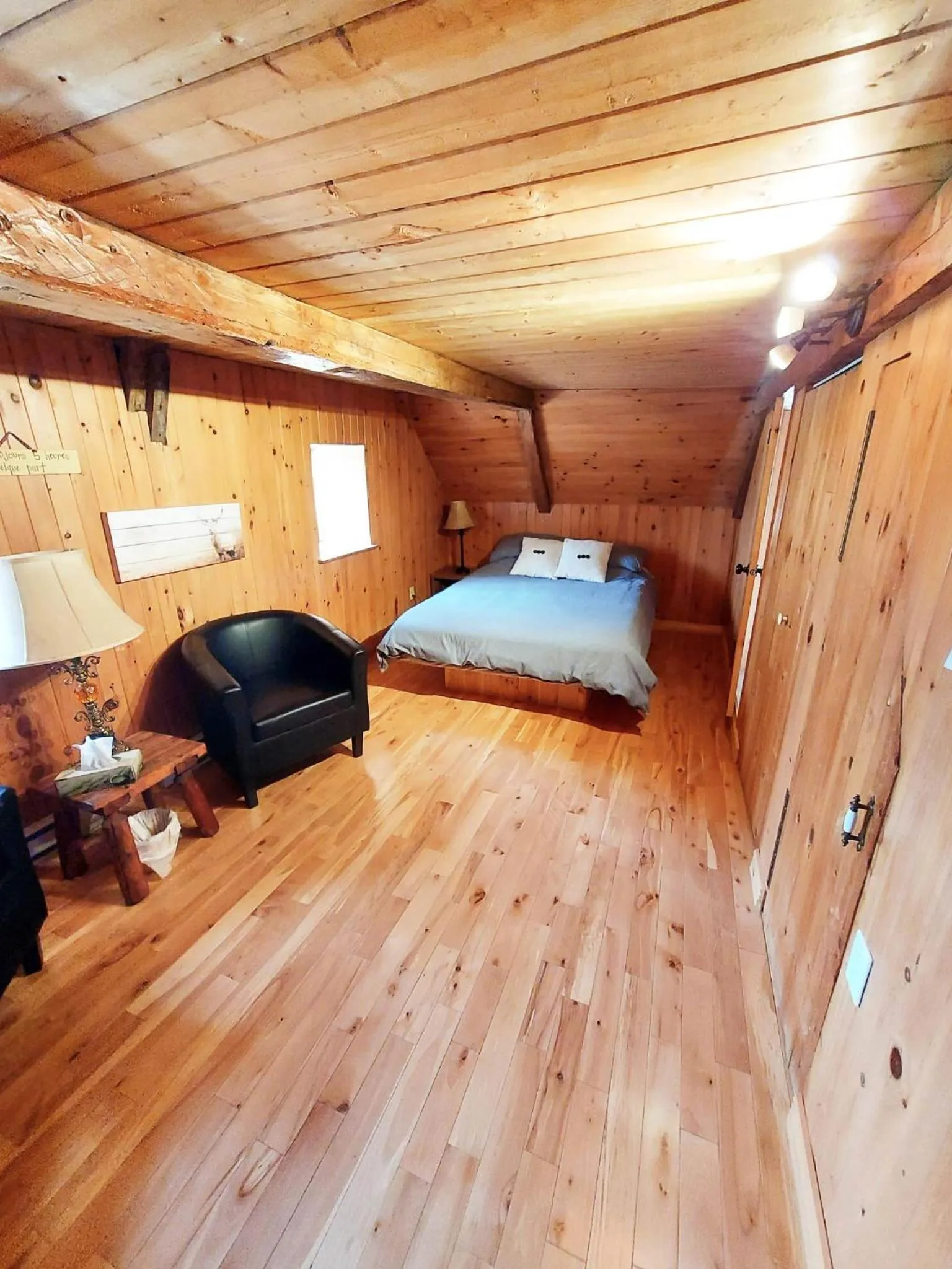 Bed in Auberge Le P'tit Bonheur