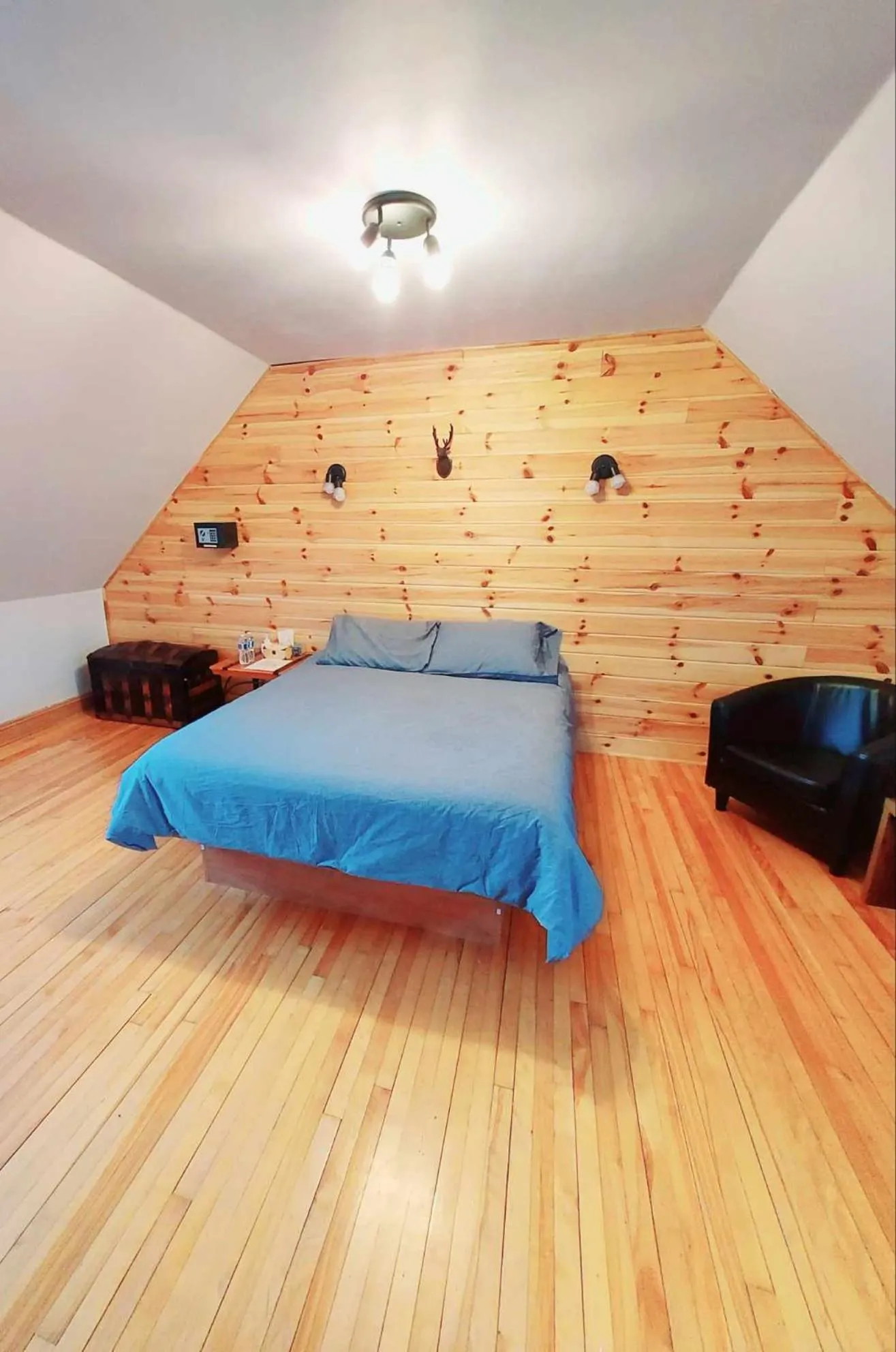 Bed in Auberge Le P'tit Bonheur