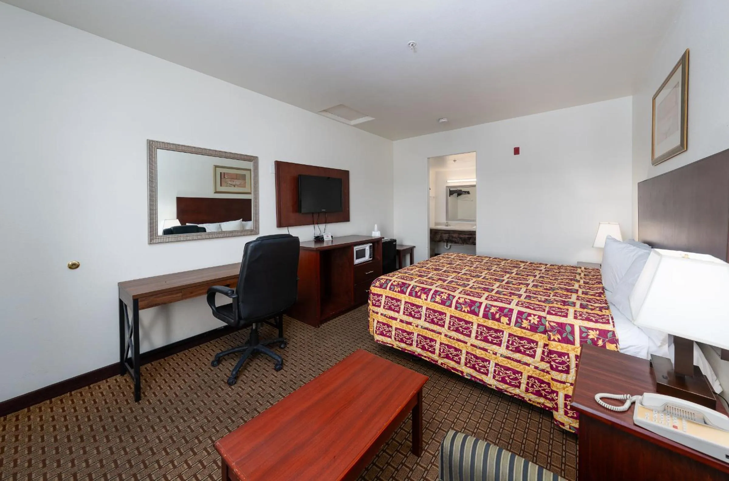 Photo of the whole room, Bed in America Inn & Suites