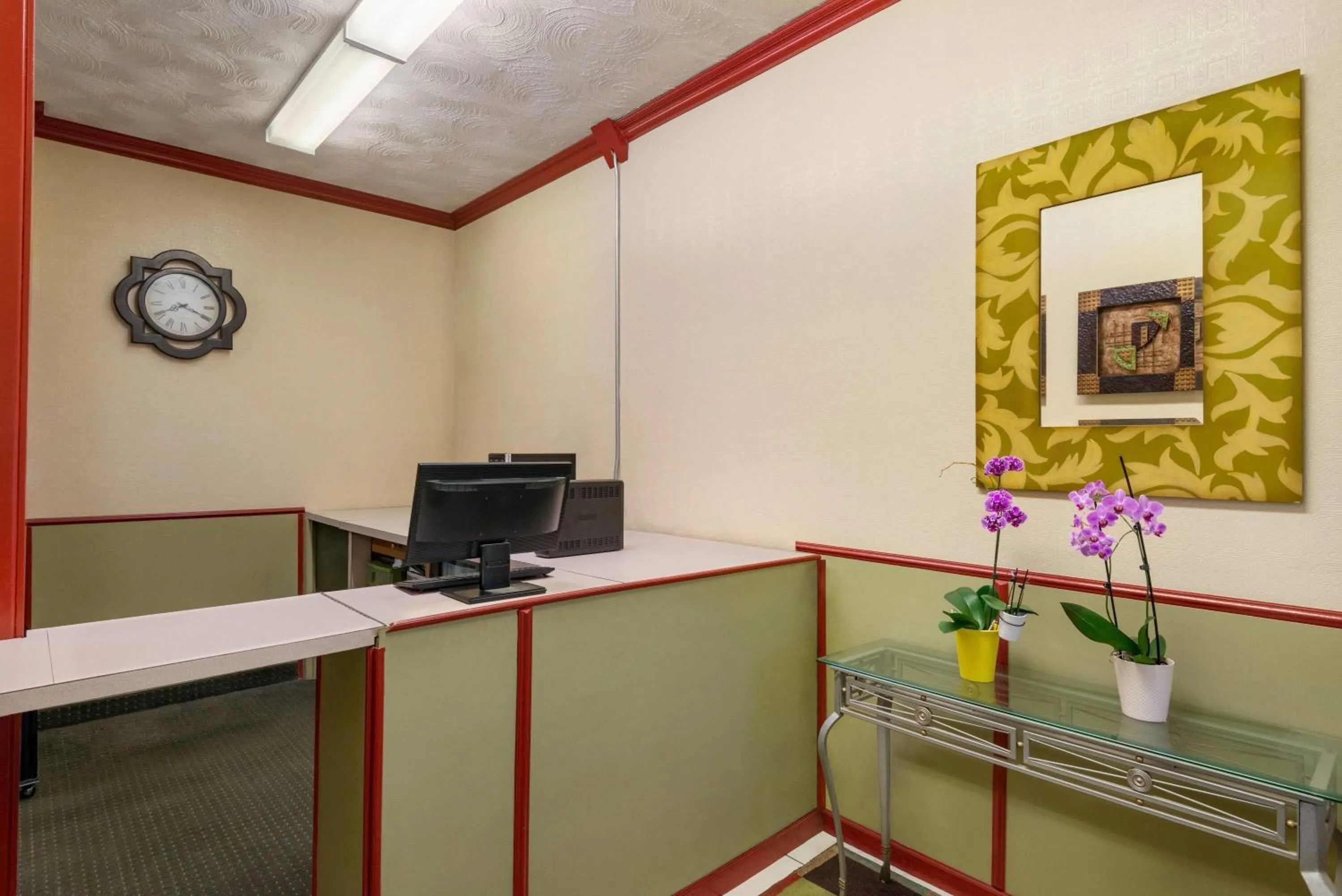 Lobby or reception in Travelodge by Wyndham Dawson Creek