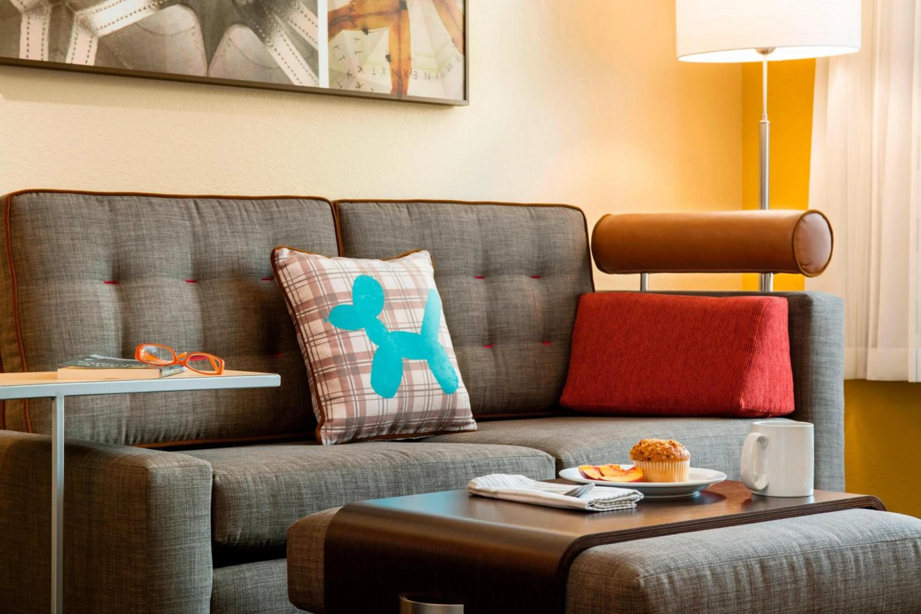 Living room in TownePlace Suites by Marriott Red Deer