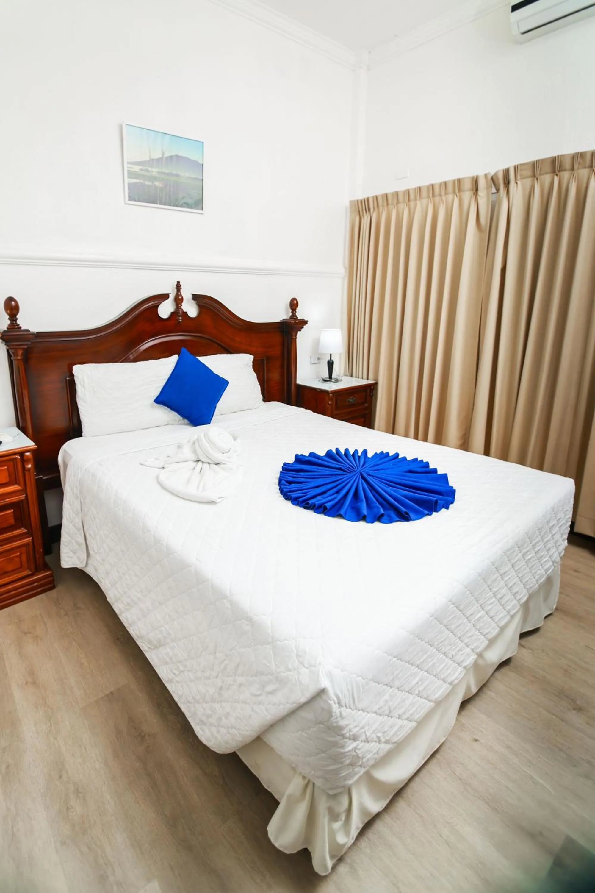 Bed in Hotel Villa del Lago