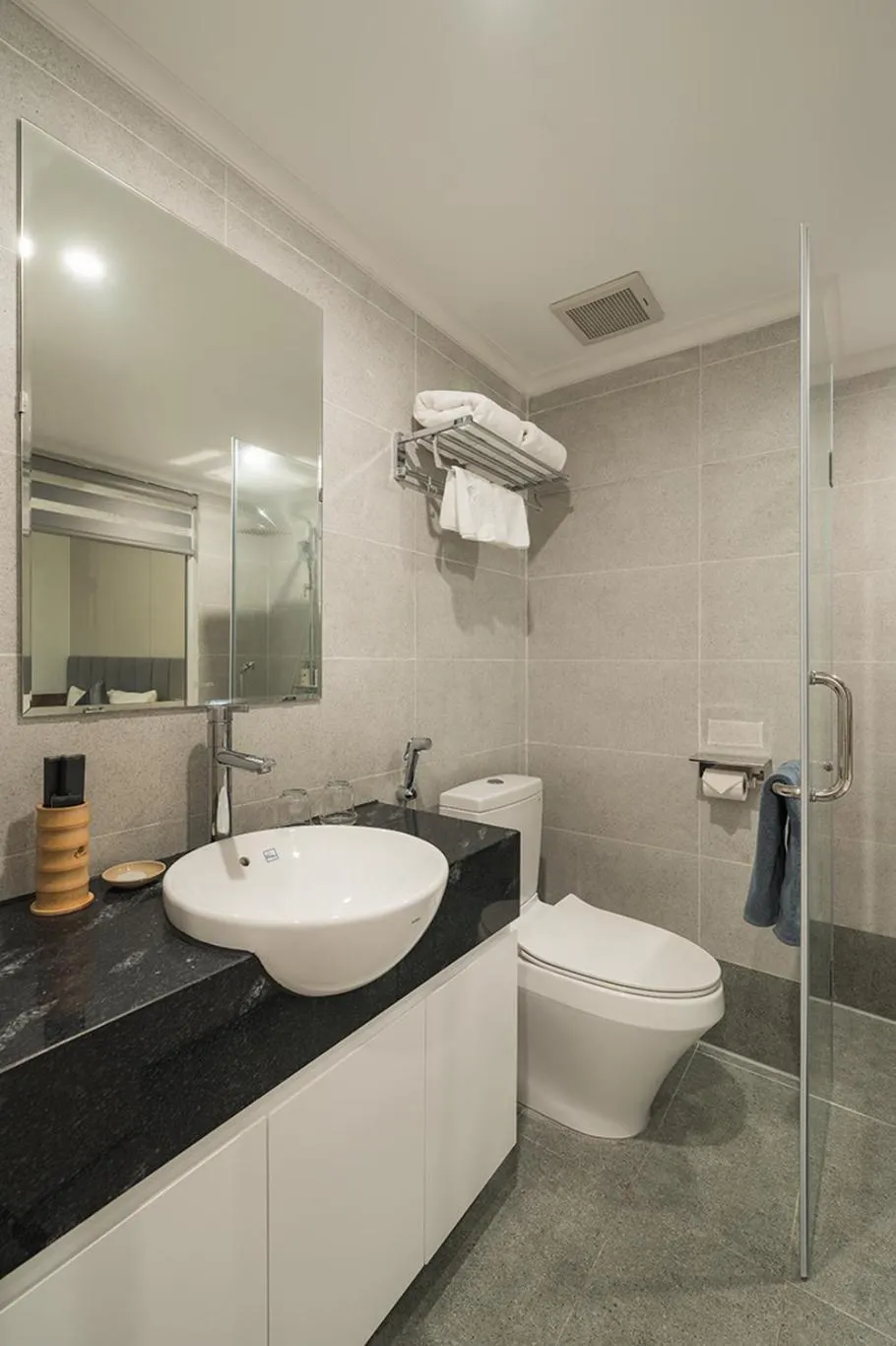 Shower in Narcissus 2 Hotel & Apartment