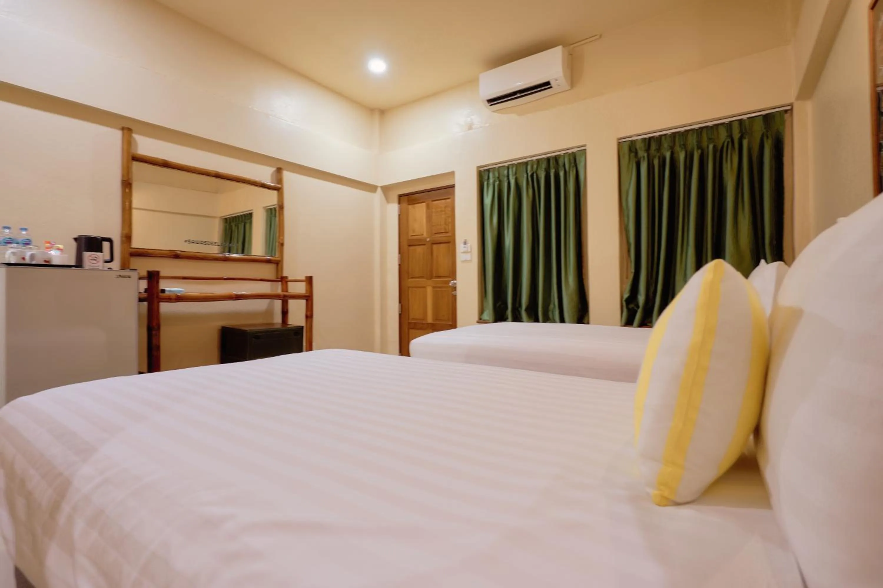 Bed in Sawasdee Lagoon Camping & Restaurant