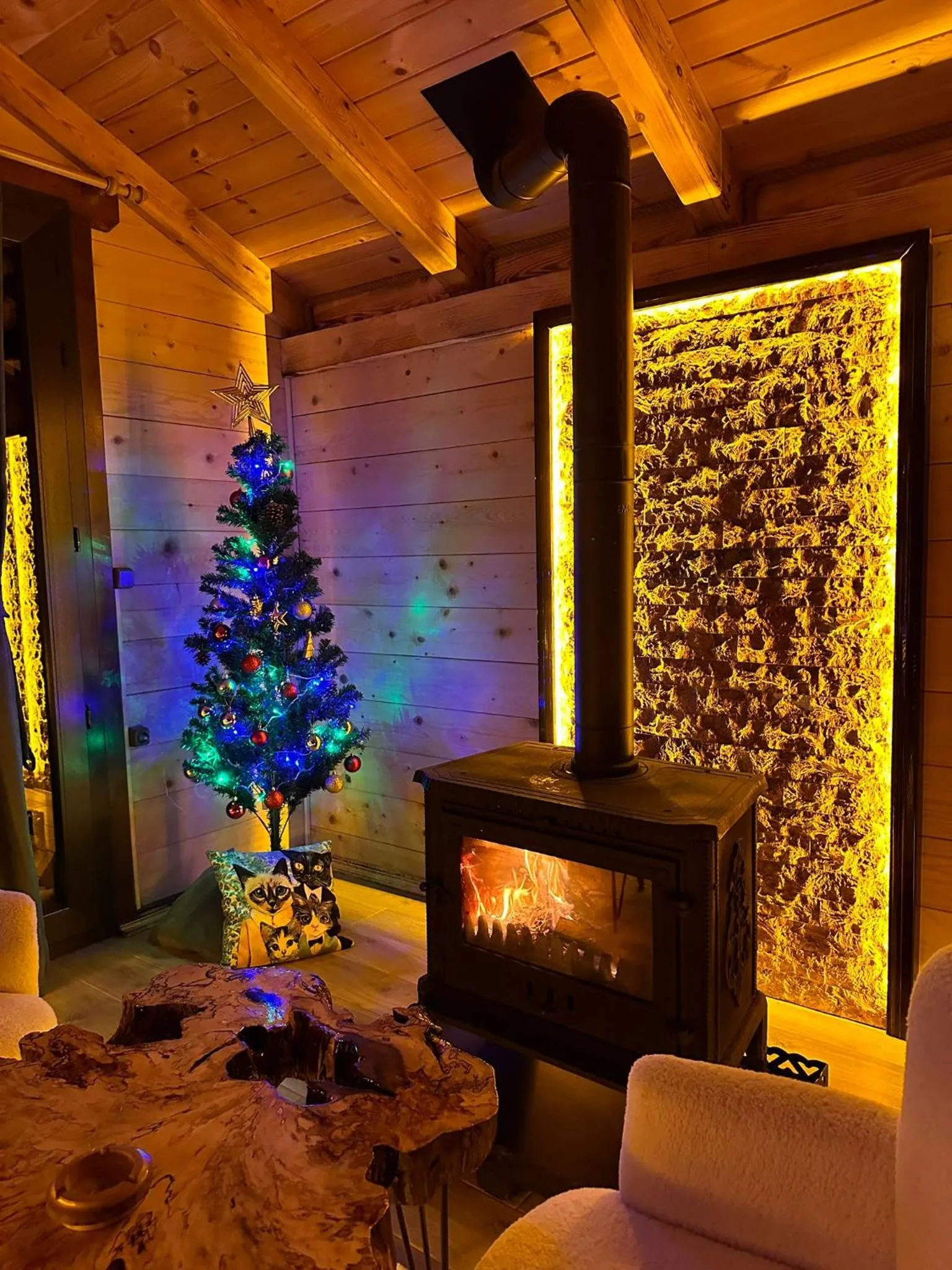 Seating area in Maysa Suit Bungalov