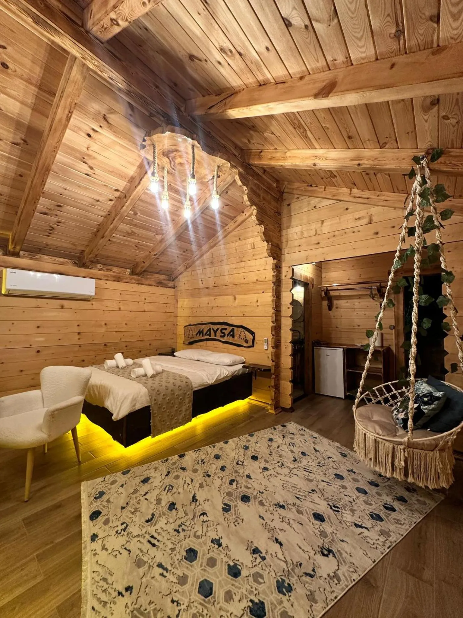 Photo of the whole room, Bed in Maysa Suit Bungalov