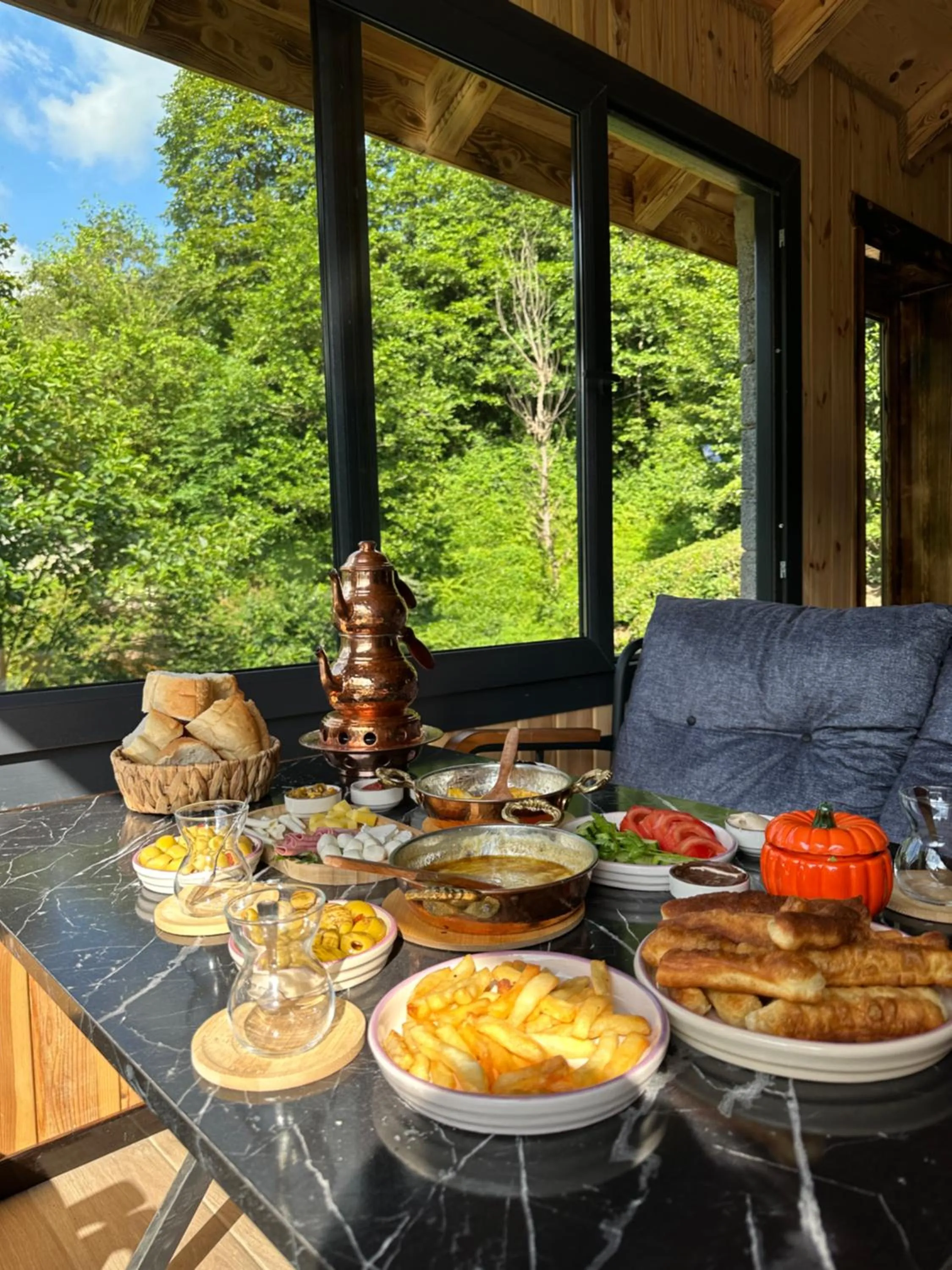 Food and drinks in Maysa Suit Bungalov