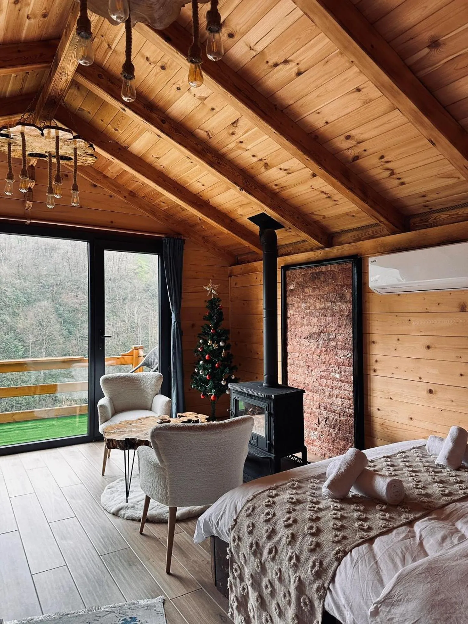 Photo of the whole room, Bed in Maysa Suit Bungalov