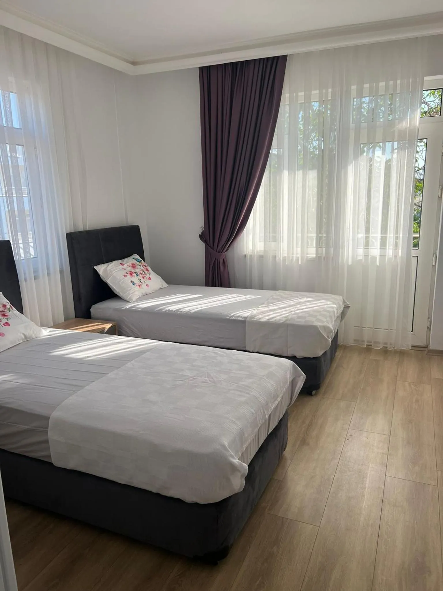 Photo of the whole room, Bed in Asimado Hotel