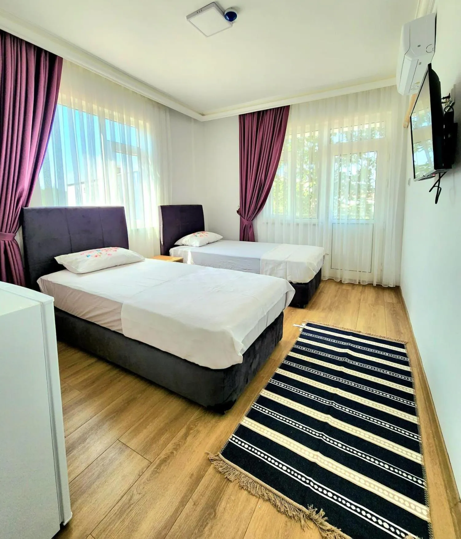 Photo of the whole room, Bed in Asimado Hotel
