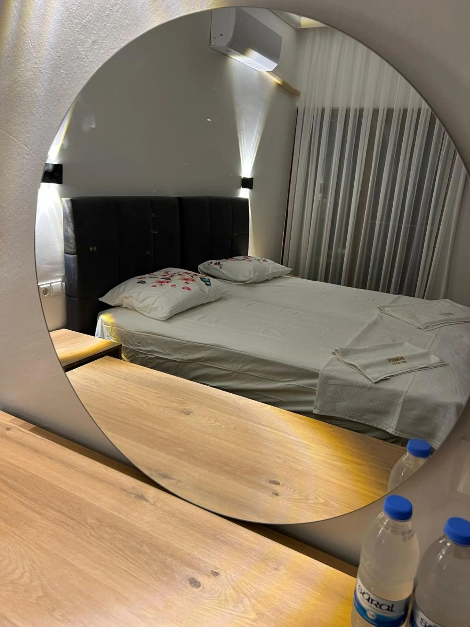 Photo of the whole room, Bed in Asimado Hotel