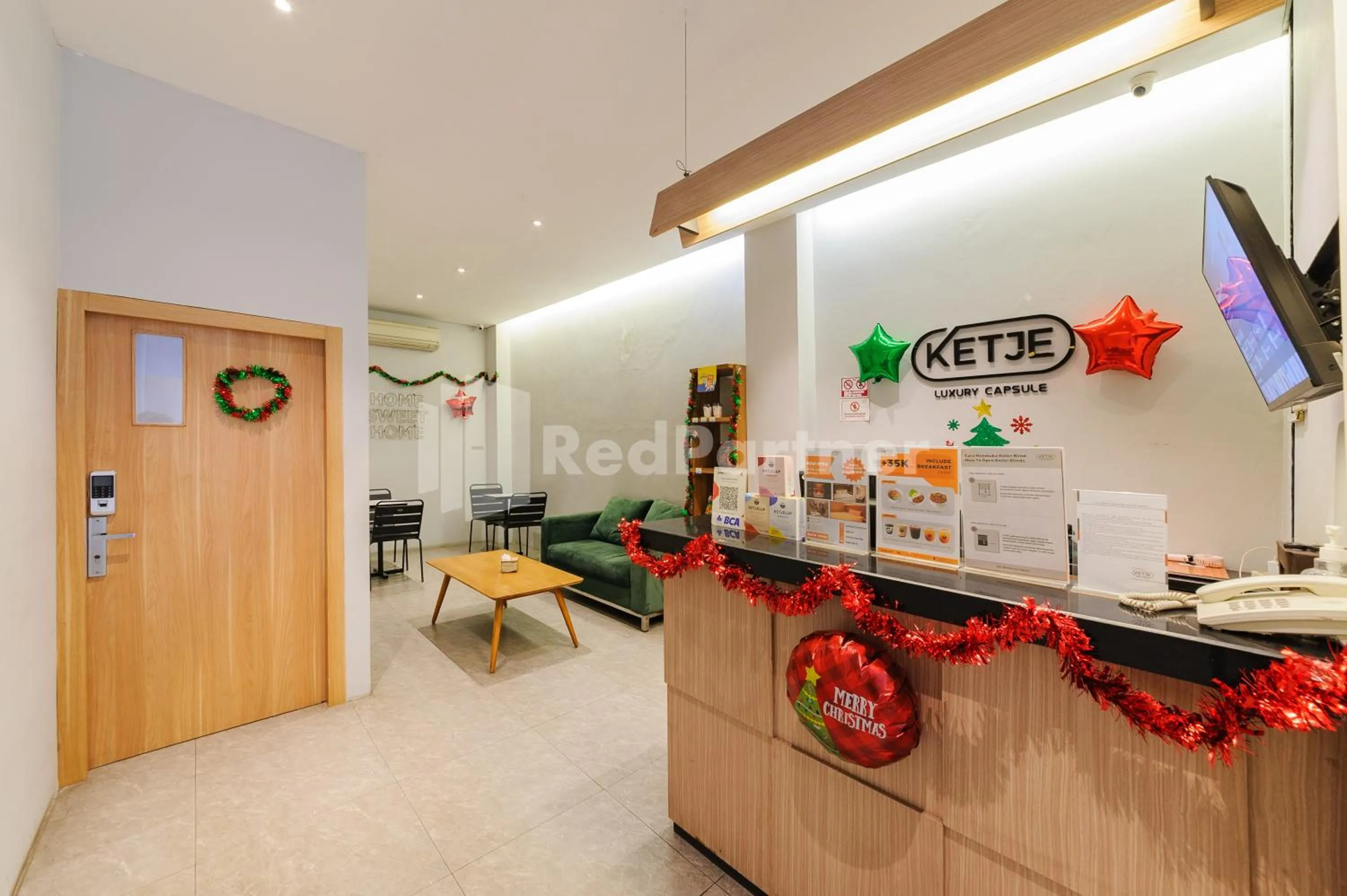 Lobby or reception in Ketje Luxury Capsule Mitra RedDoorz
