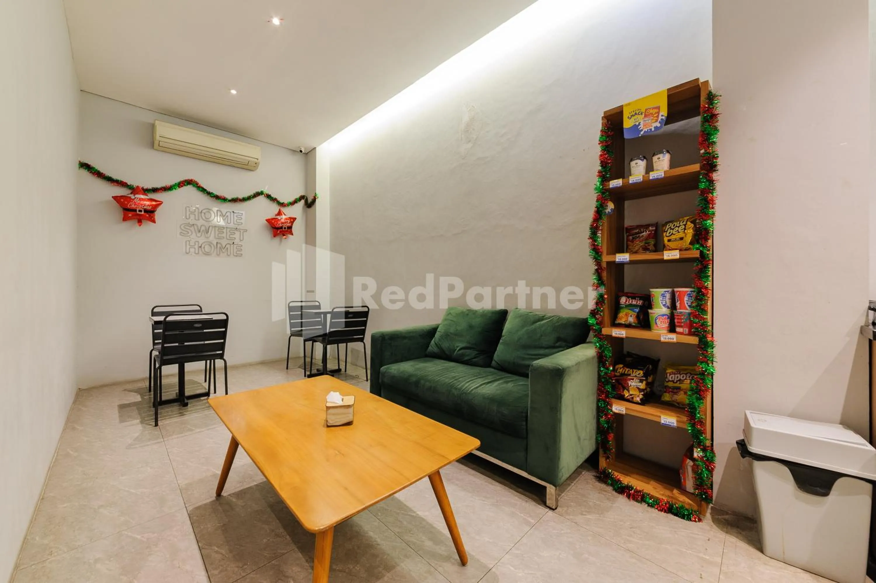 Lobby or reception in Ketje Luxury Capsule Mitra RedDoorz