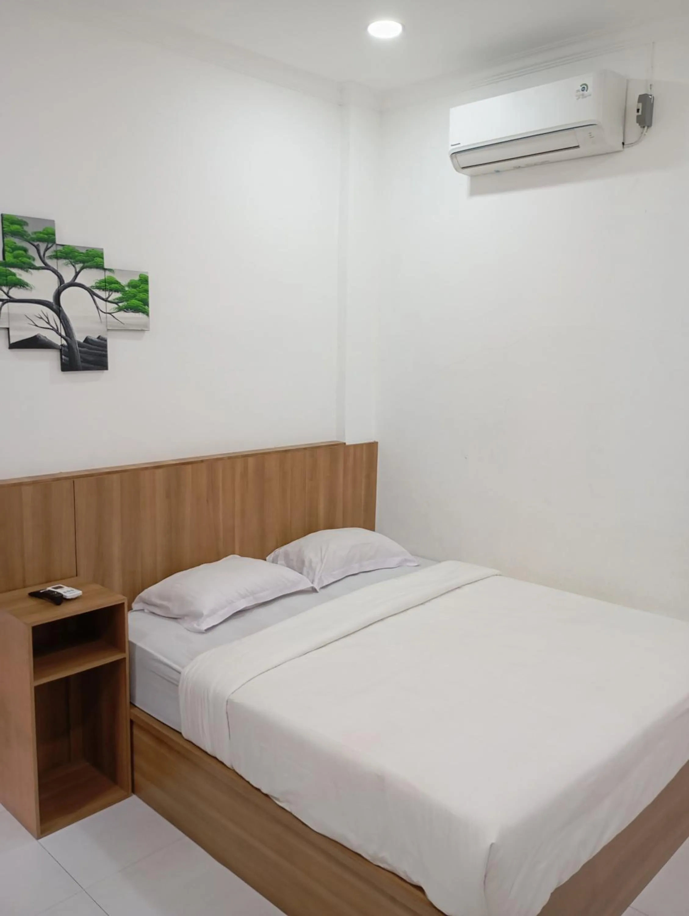 Shower, Bed in Hotel Bhakti Syariah