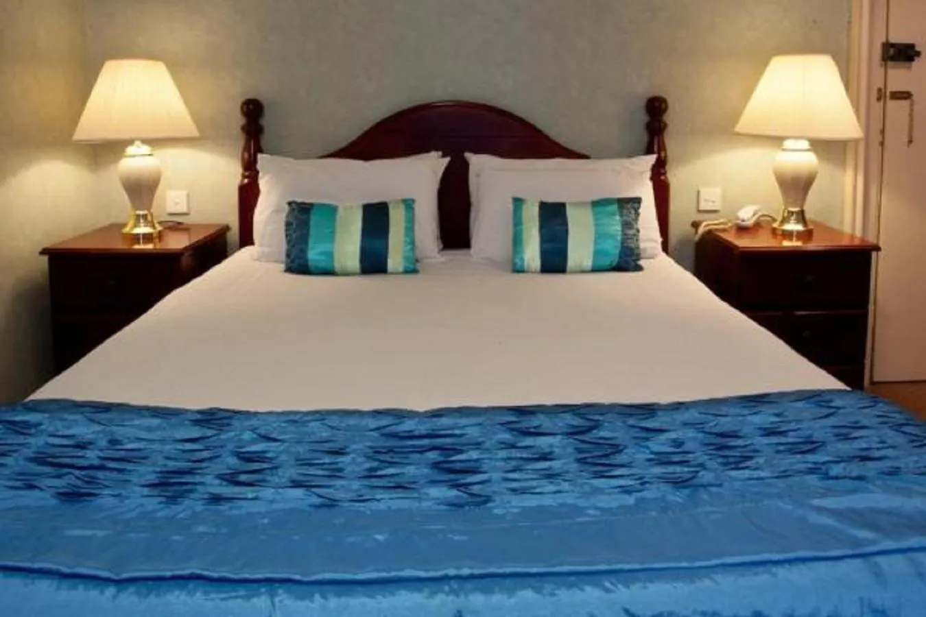 Bed in North Stafford Hotel