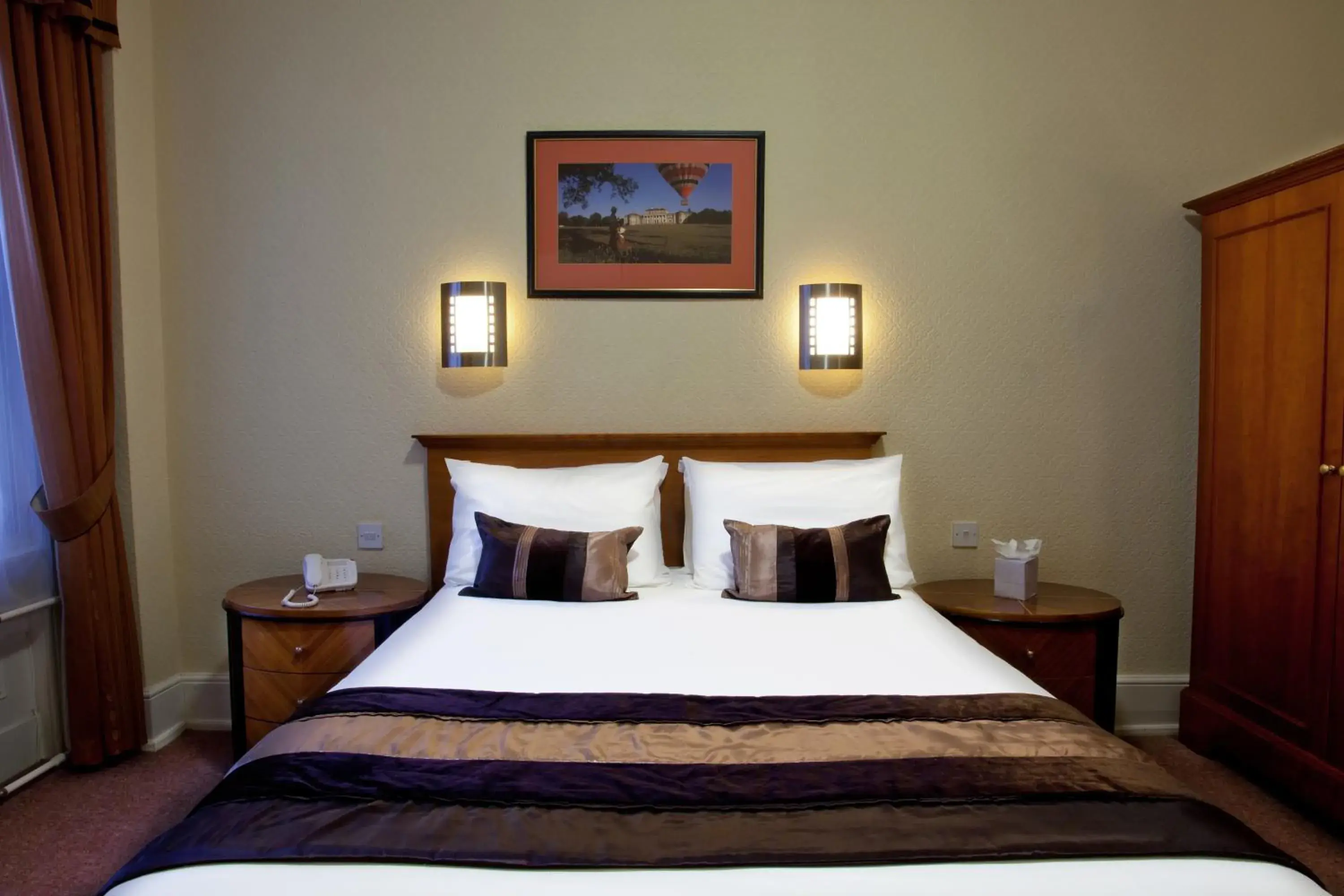 Double Room in North Stafford Hotel Double Room in North Stafford Hotel