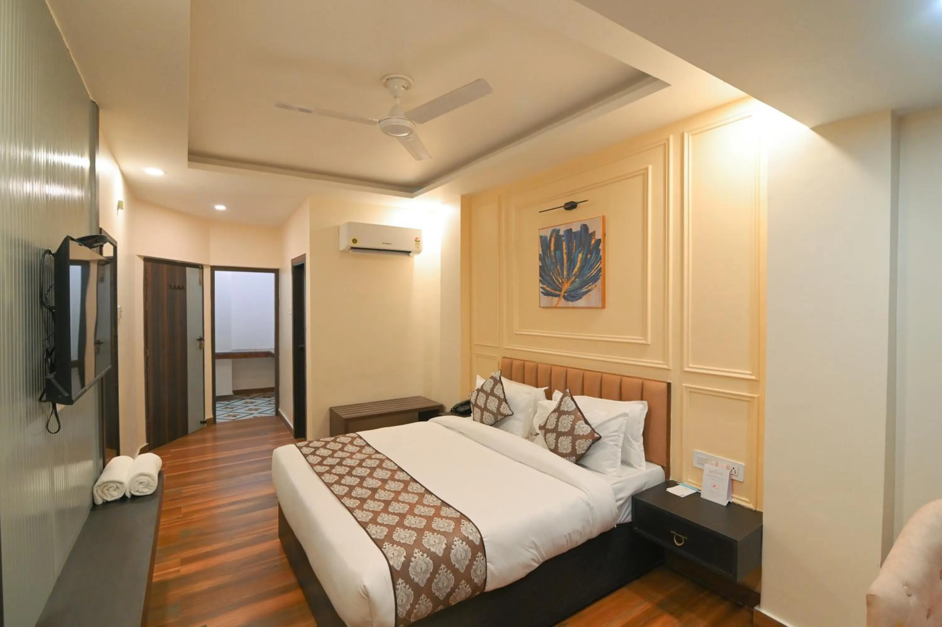 Photo of the whole room, Bed in Hotel Swagat Suites