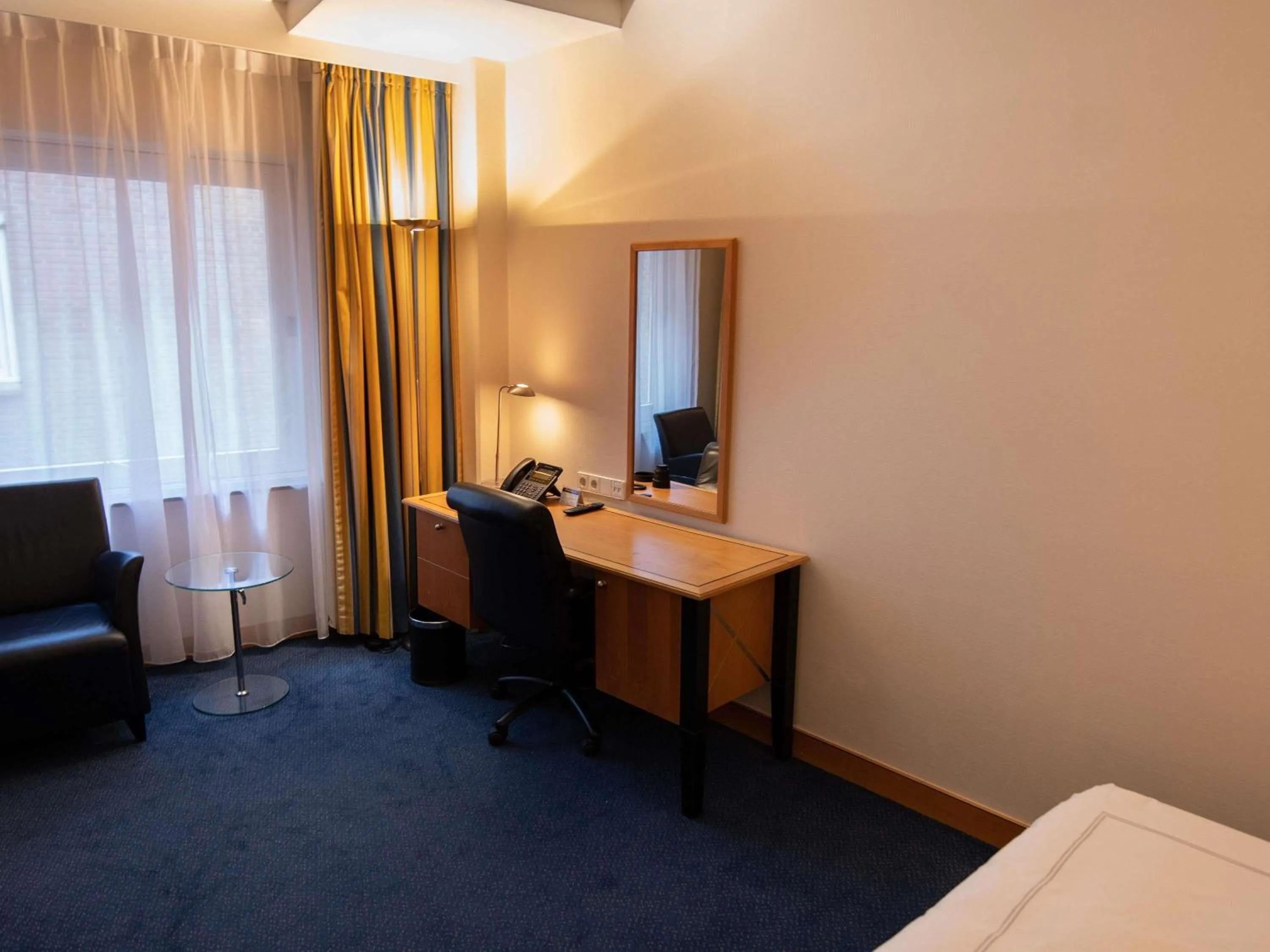 Bedroom, Bed in Swissôtel Amsterdam