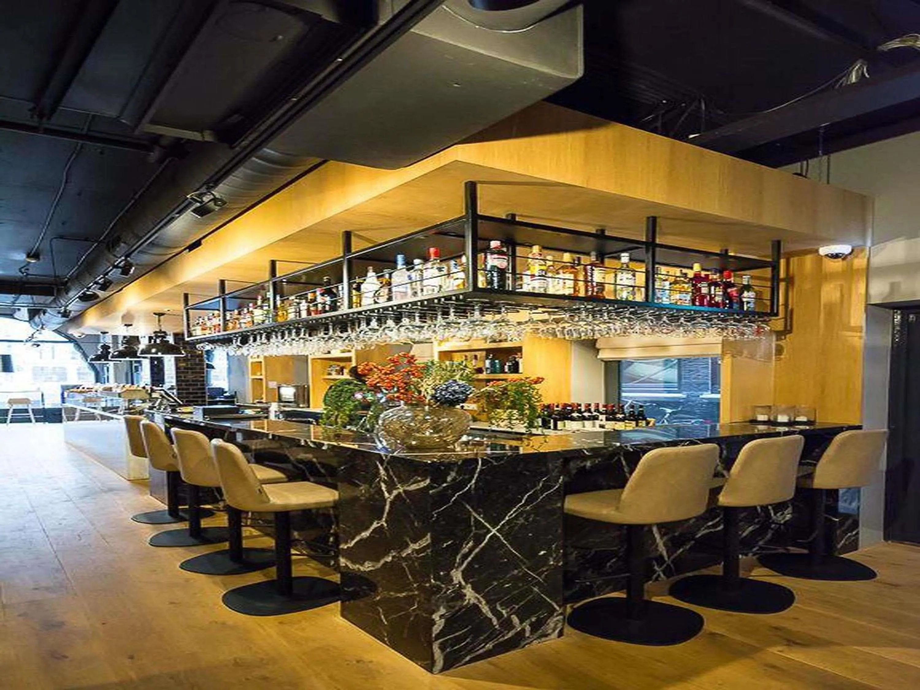 Lounge or bar in Swissôtel Amsterdam