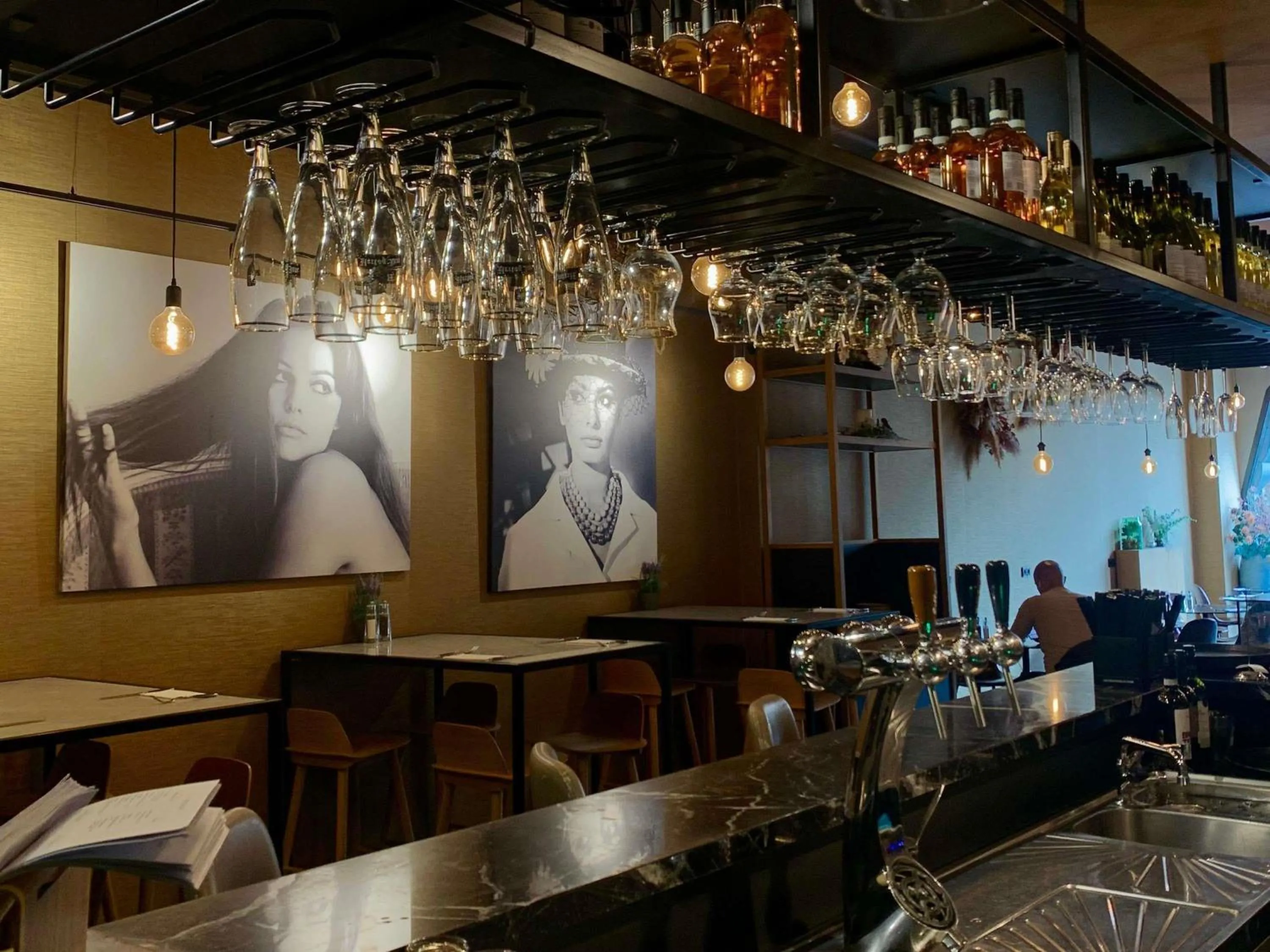 Lounge or bar in Swissôtel Amsterdam