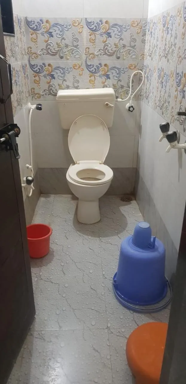 Toilet in Hotel Sai Santosh