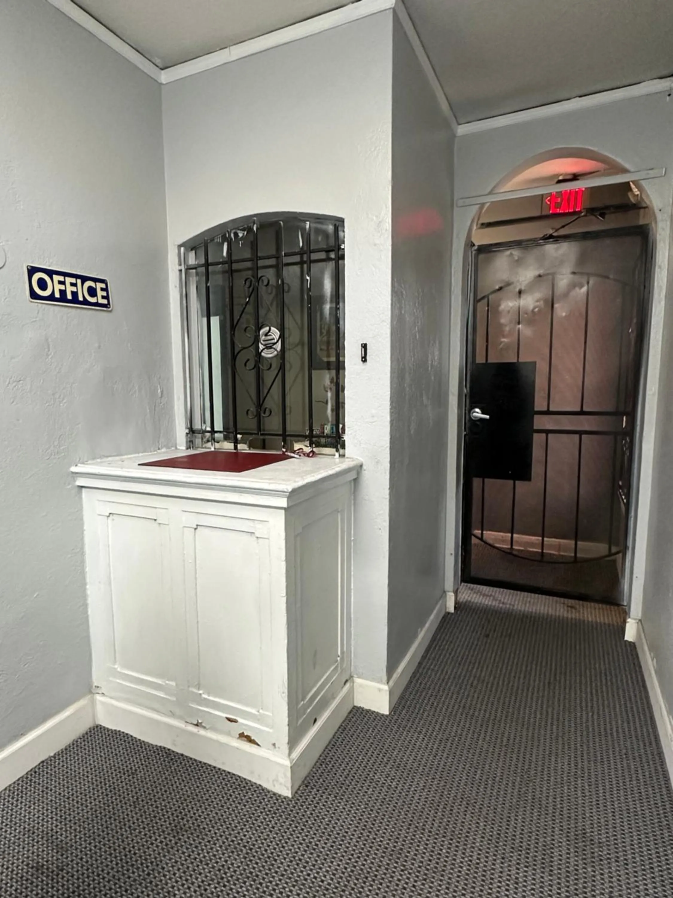 Lobby or reception in Unity Hotel - No Parking & Rooms Are Upstairs