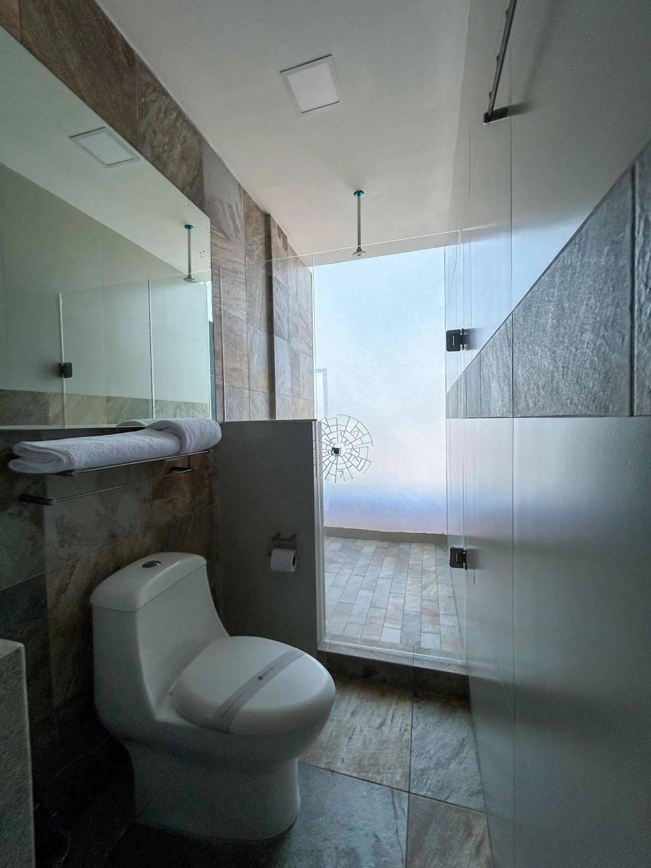 Shower in HVH by Yaxché