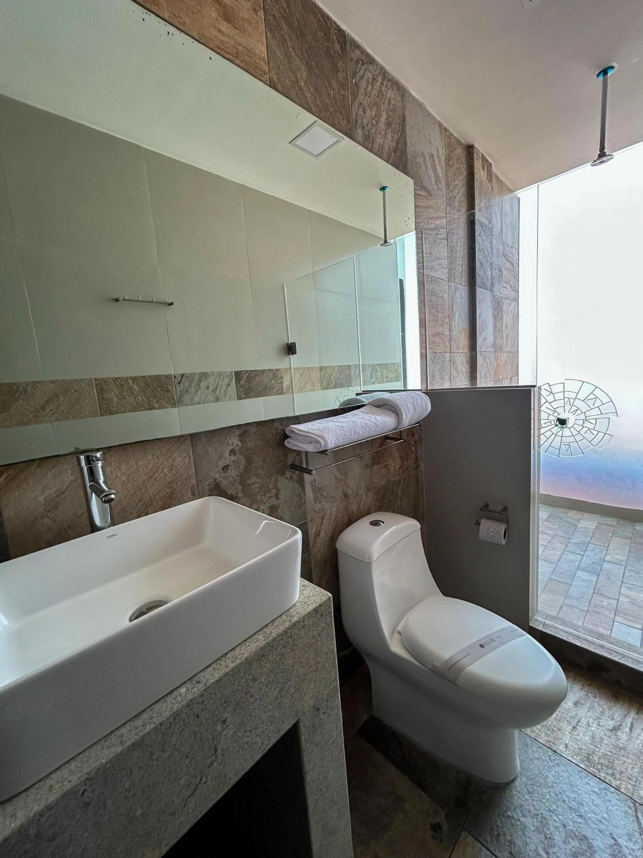 Bathroom in HVH by Yaxché